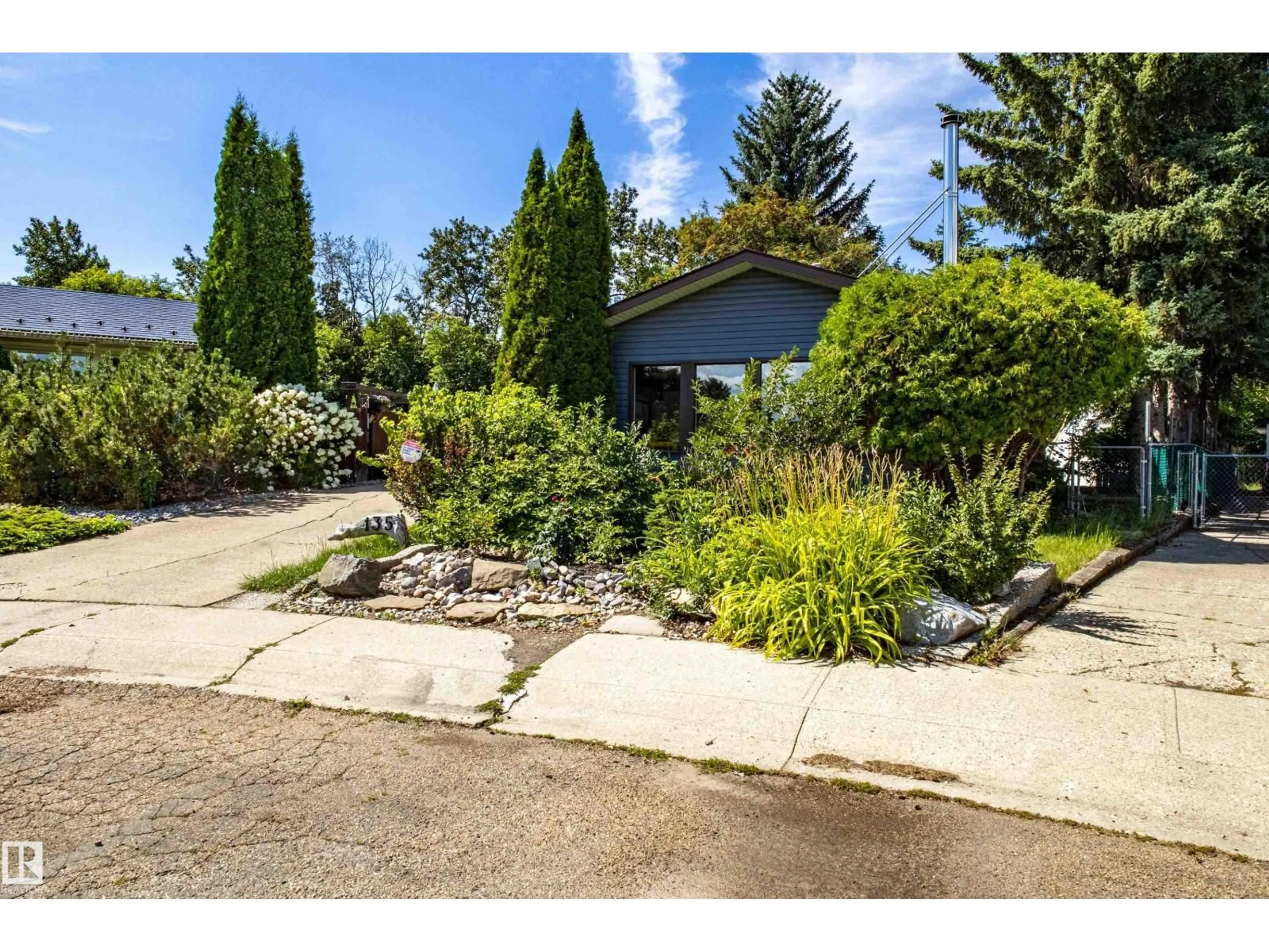 Unknown for 135 HOMESTEAD CR, Edmonton Alberta T5A2Y1
