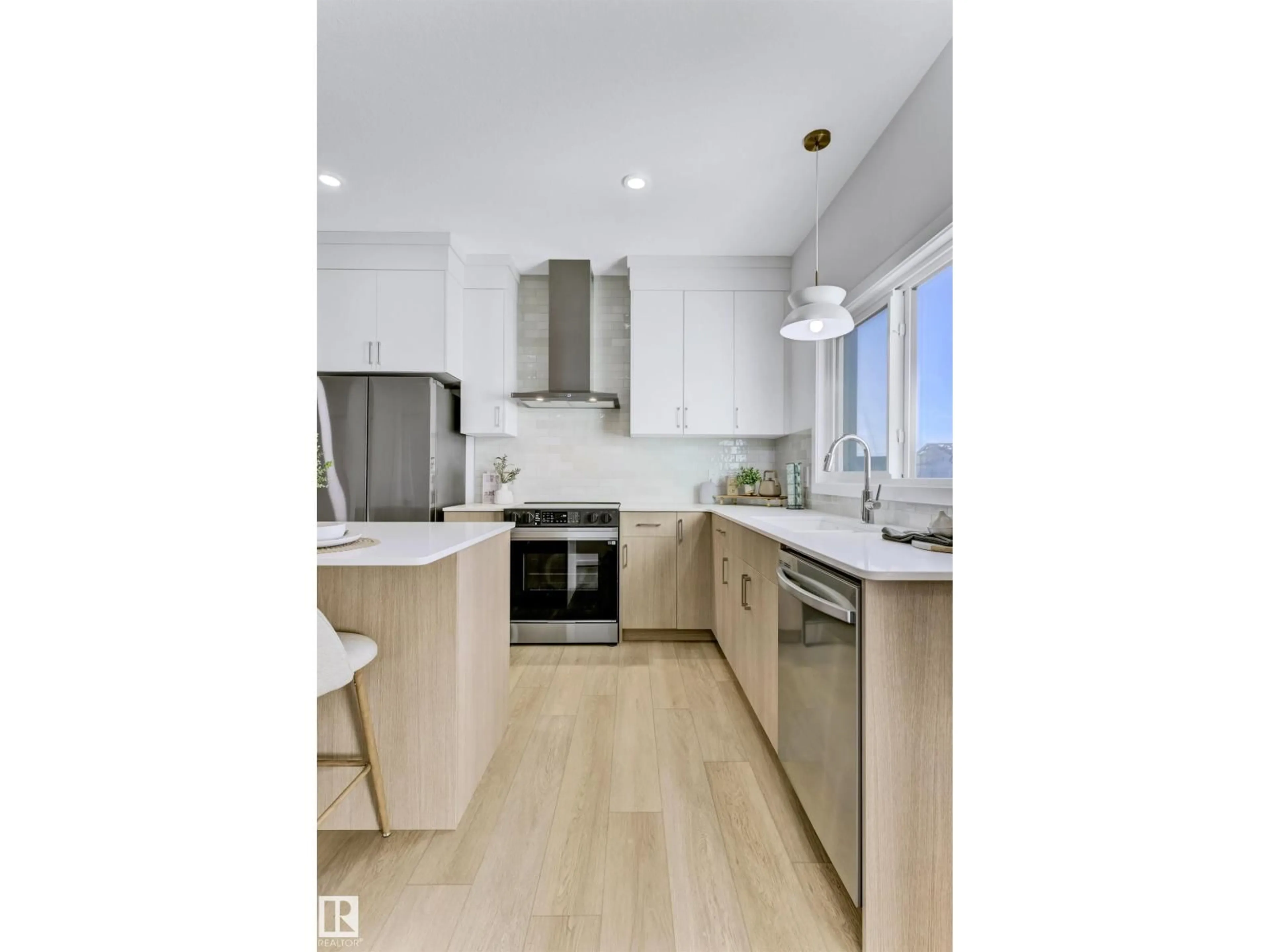 Contemporary kitchen, unknown for 842 ROWAN CL, Edmonton Alberta T6X3J4