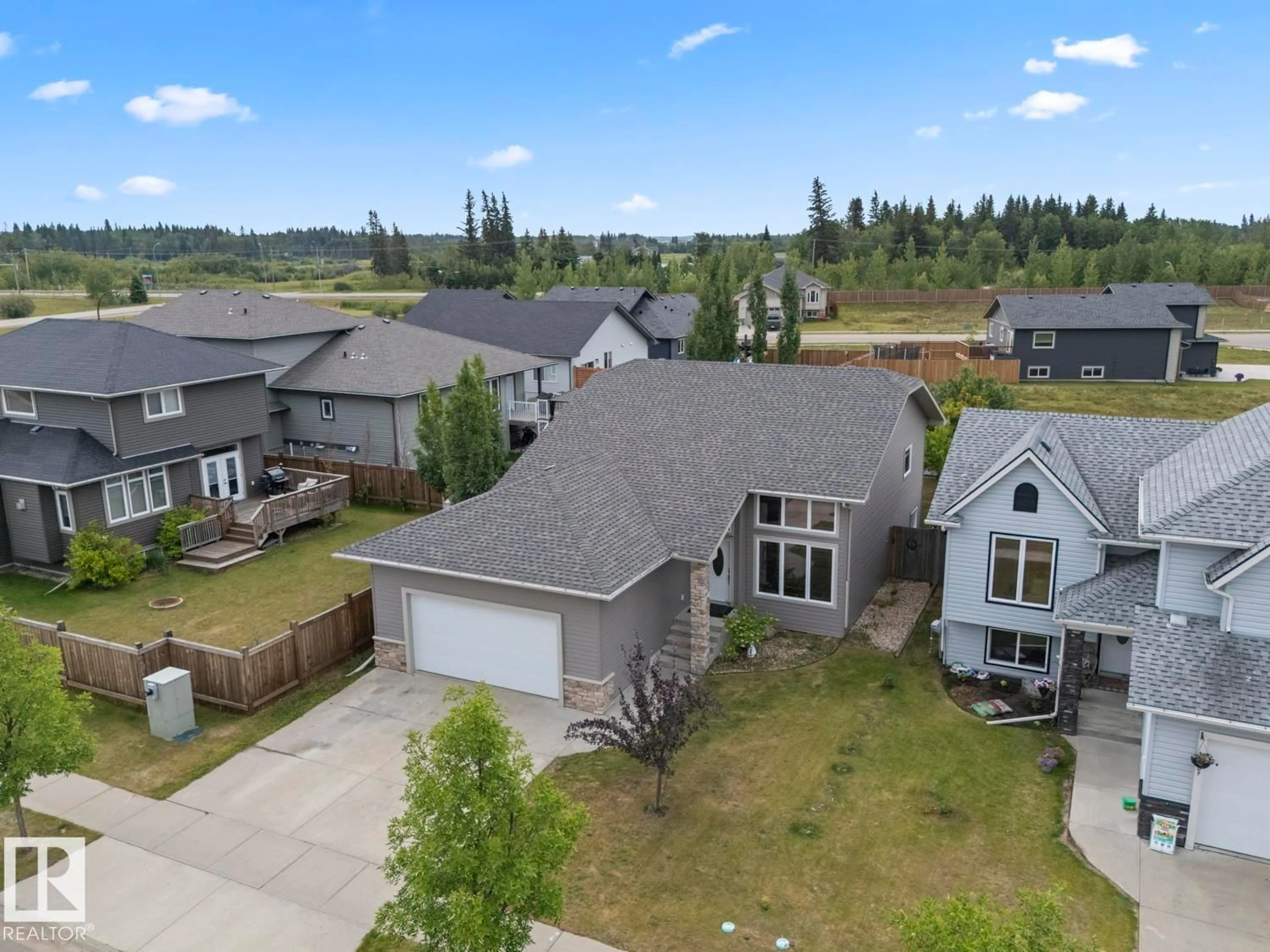 A pic from outside/outdoor area/front of a property/back of a property/a pic from drone, street for 2905 GOLDENROD GA, Cold Lake Alberta T9M0E1