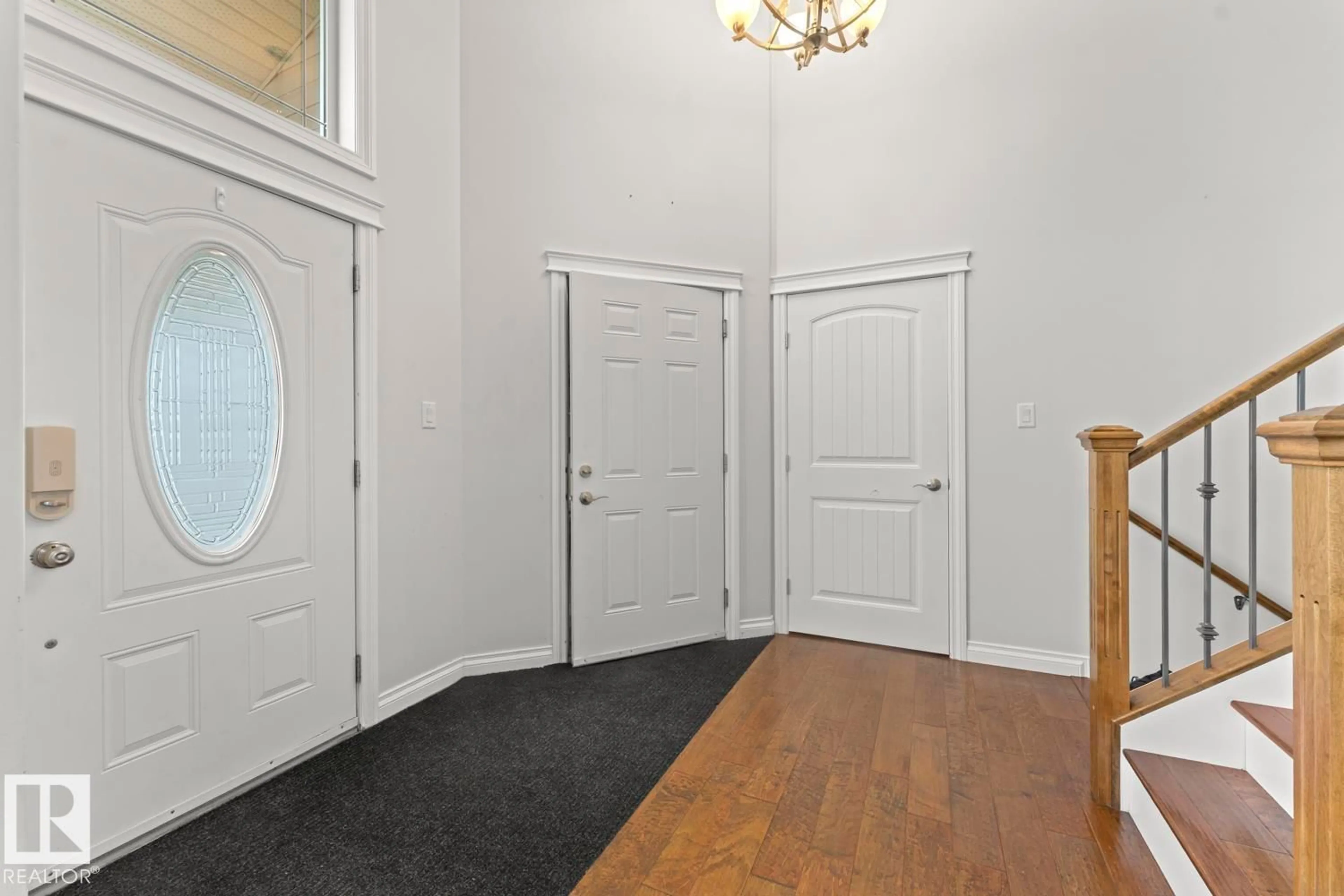 Indoor foyer for 2905 GOLDENROD GA, Cold Lake Alberta T9M0E1
