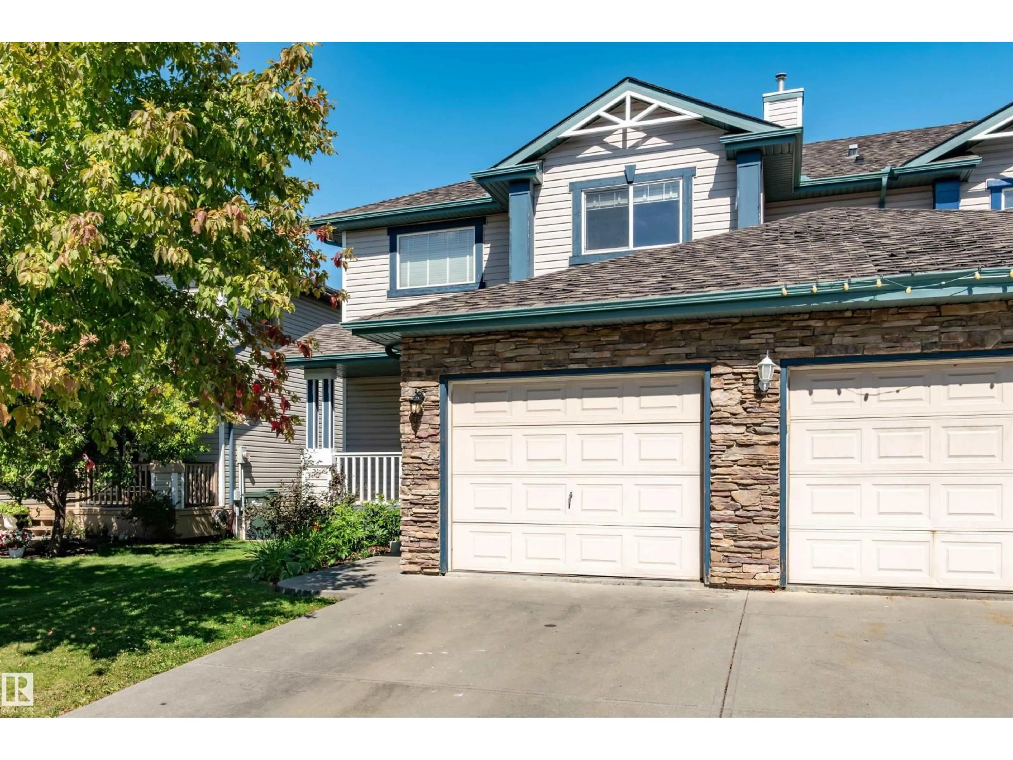 Home with vinyl exterior material, street for 5 CARLYLE CR, Sherwood Park Alberta T8H2T6