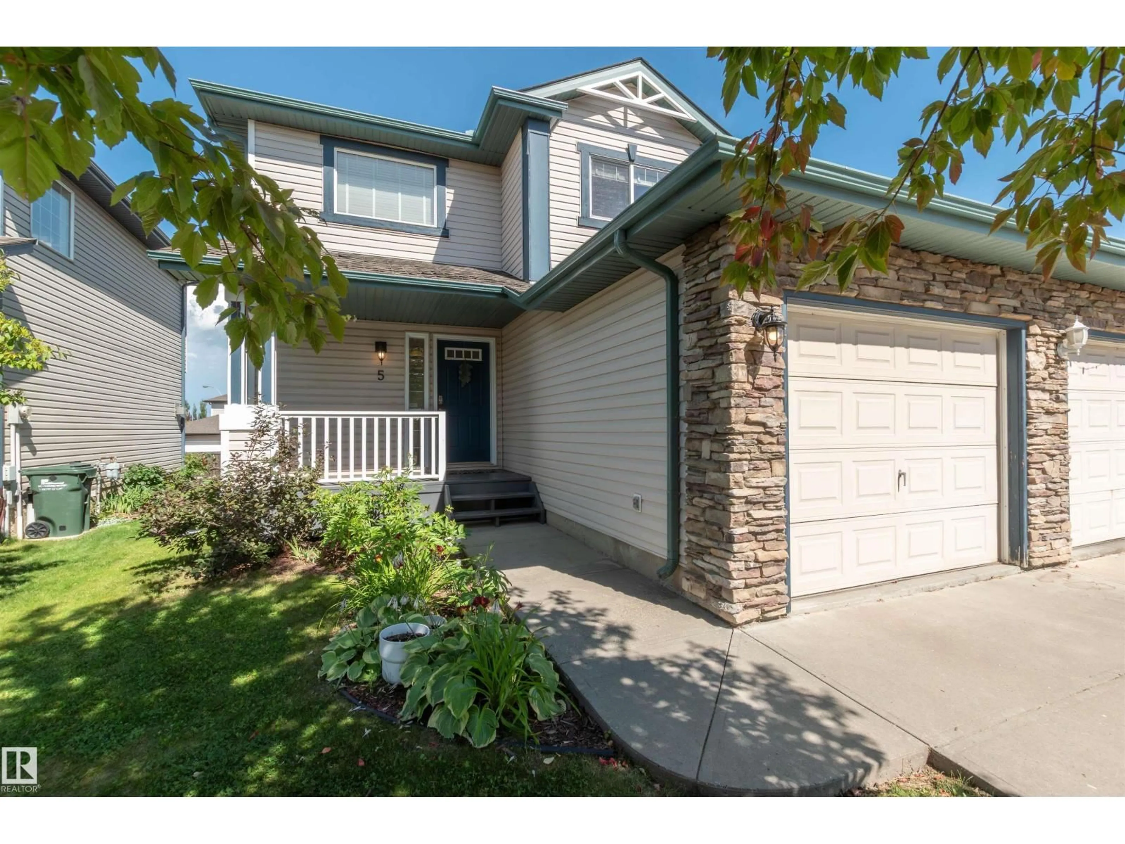 Home with vinyl exterior material, street for 5 CARLYLE CR, Sherwood Park Alberta T8H2T6