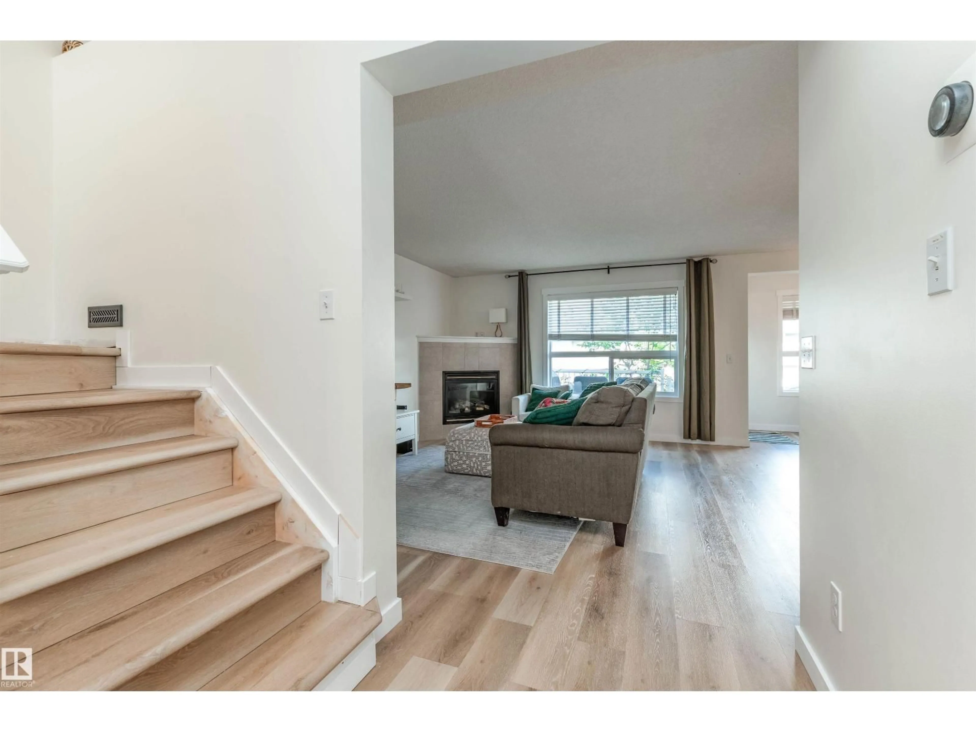 Unknown for 5 CARLYLE CR, Sherwood Park Alberta T8H2T6