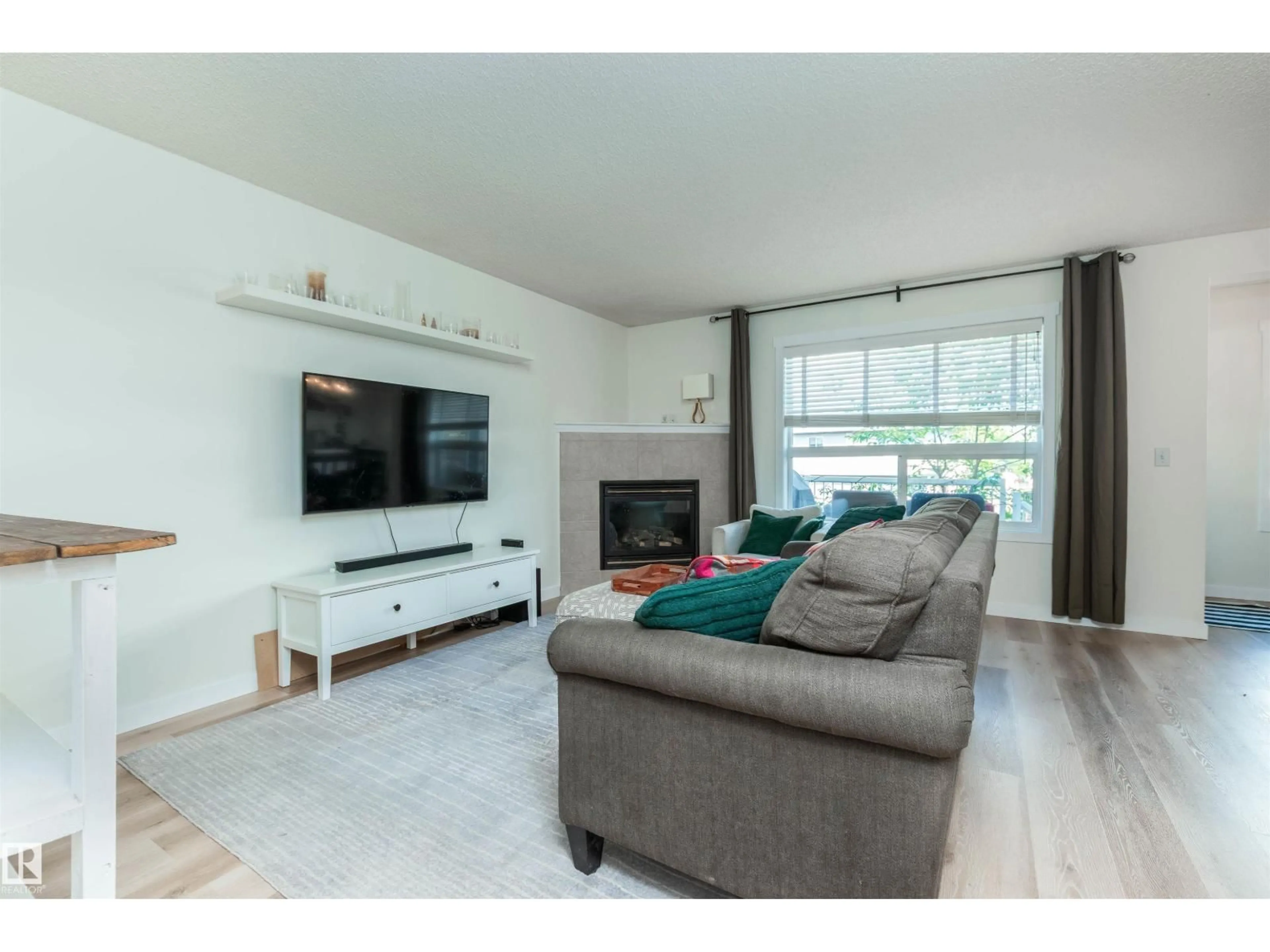 Living room with furniture, unknown for 5 CARLYLE CR, Sherwood Park Alberta T8H2T6