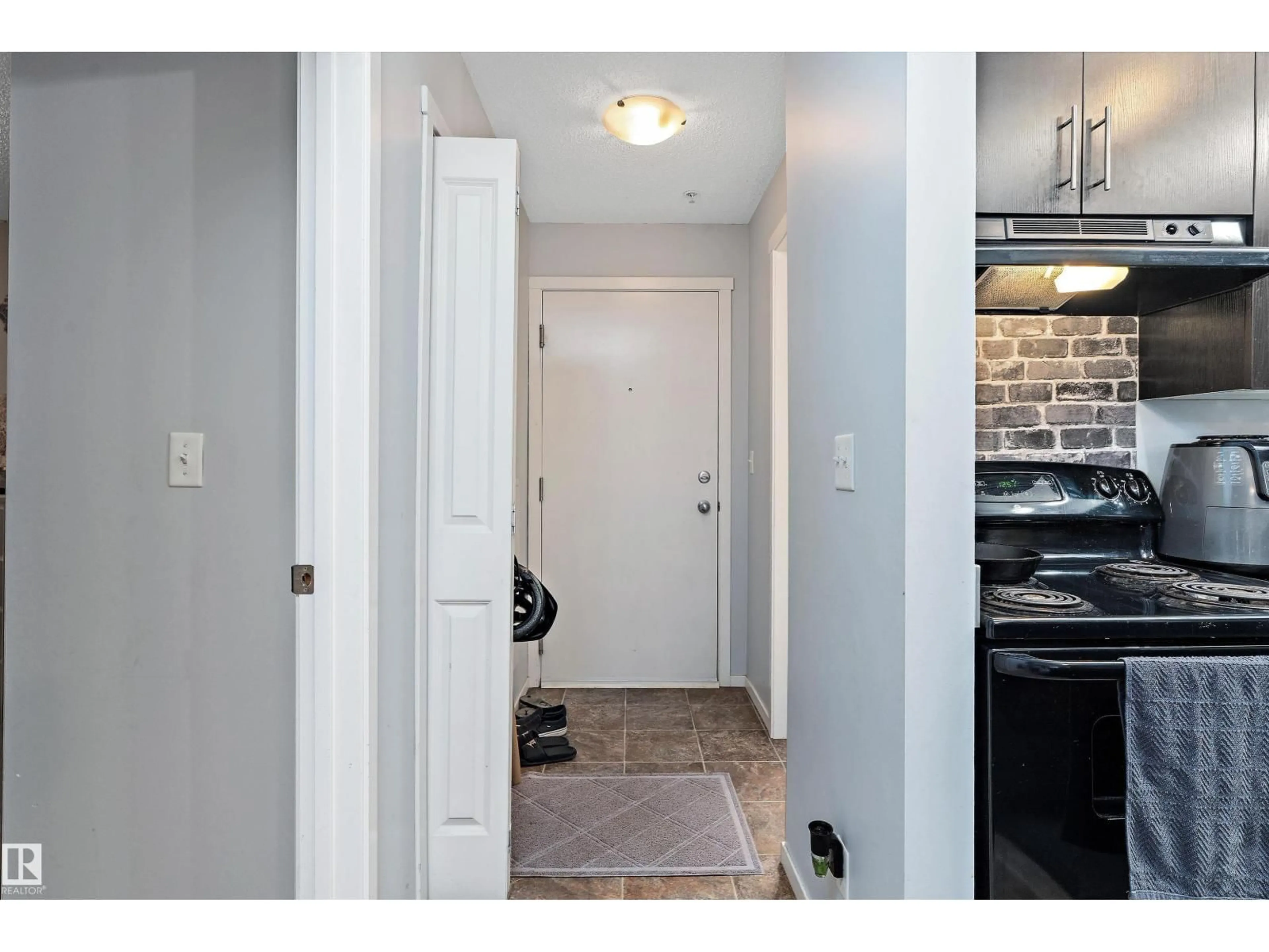 Indoor entryway for #306 - 3207 JAMES MOWATT TR, Edmonton Alberta T6W3L6