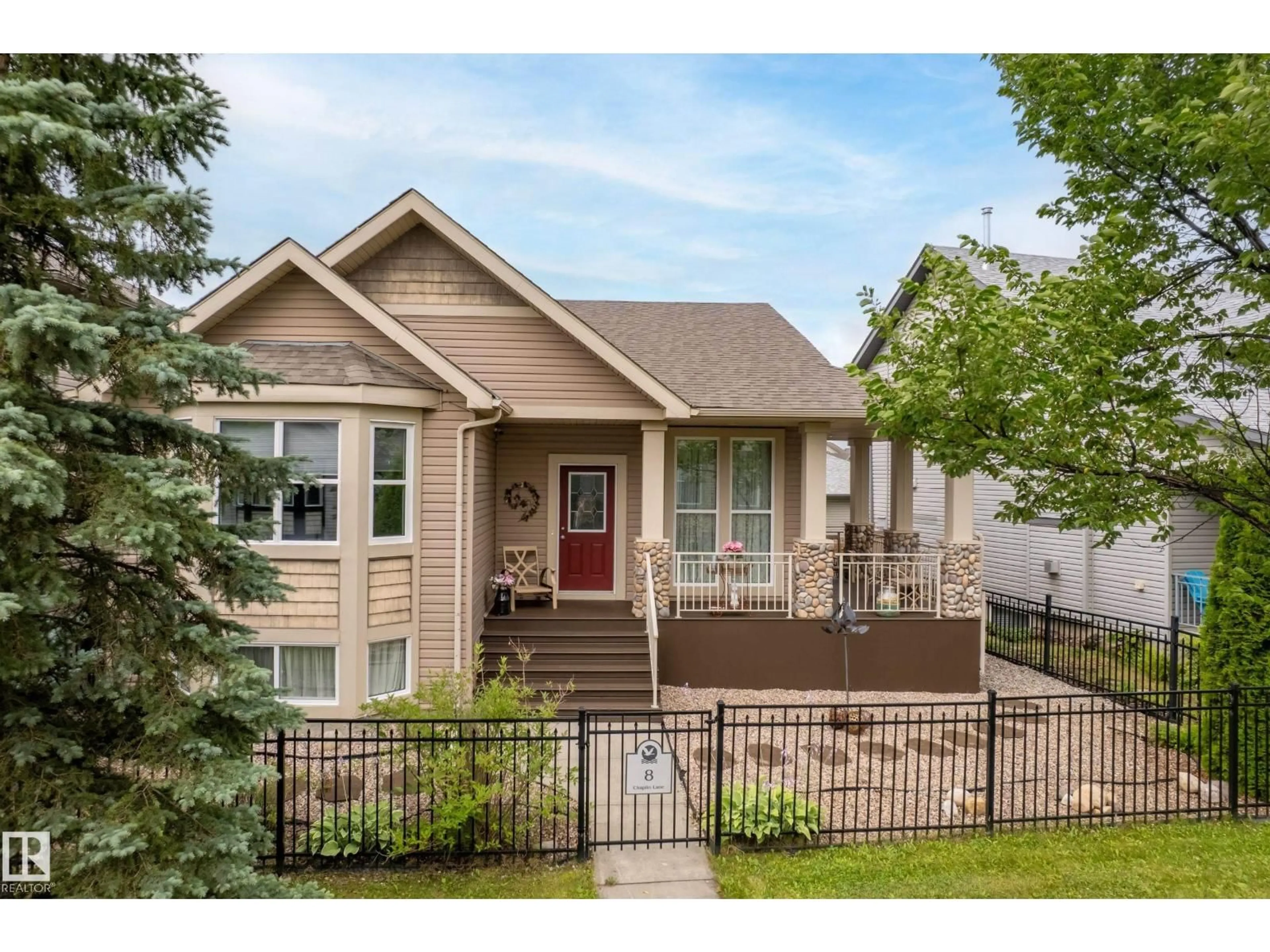 Home with vinyl exterior material, street for 8 CHAPLIN LN, Sherwood Park Alberta T8H0B1