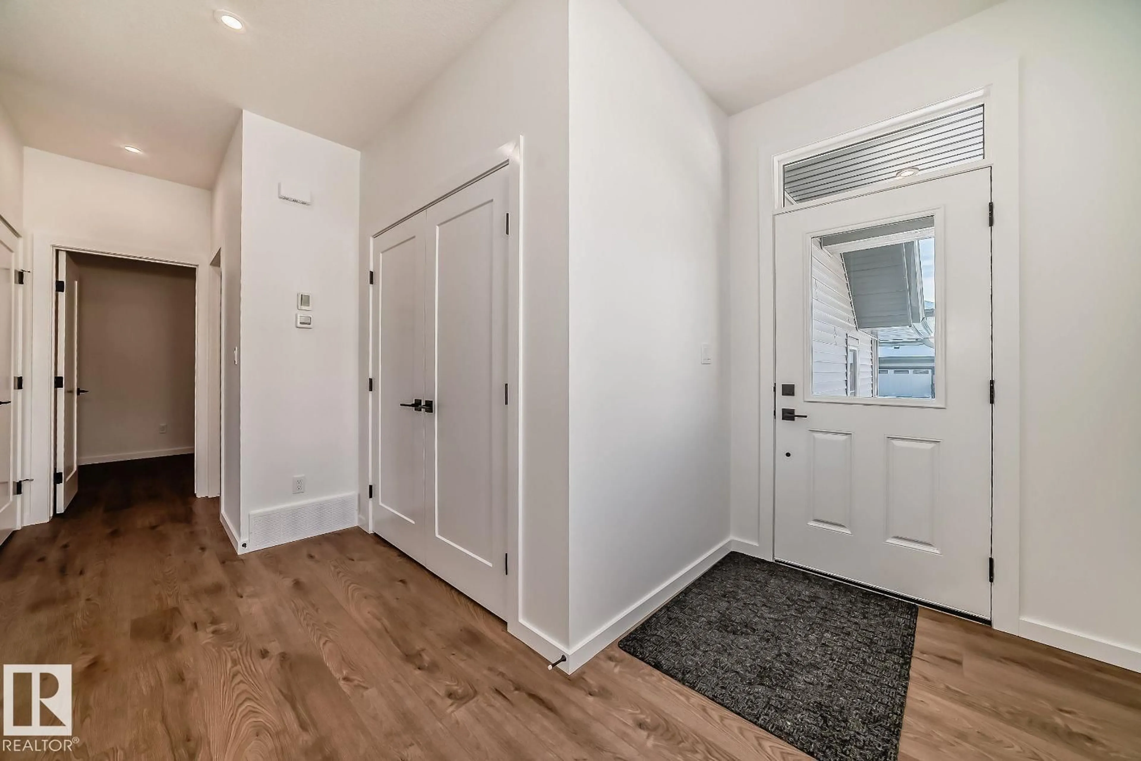 Indoor entryway for 1365 AINSLIE WD, Edmonton Alberta T6W3E9