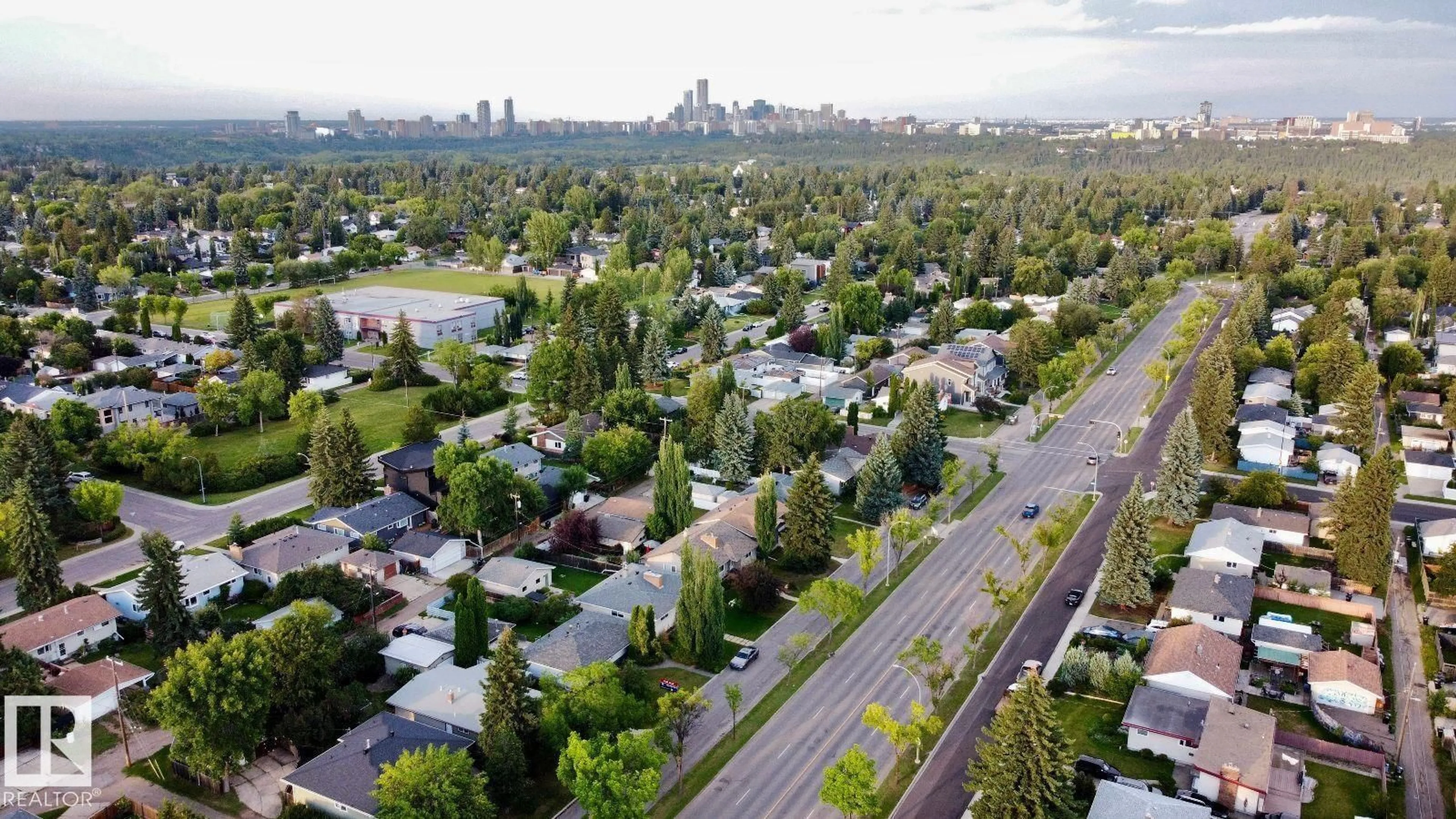 A pic from outside/outdoor area/front of a property/back of a property/a pic from drone, street for 14528 87 AV, Edmonton Alberta T5R4E4