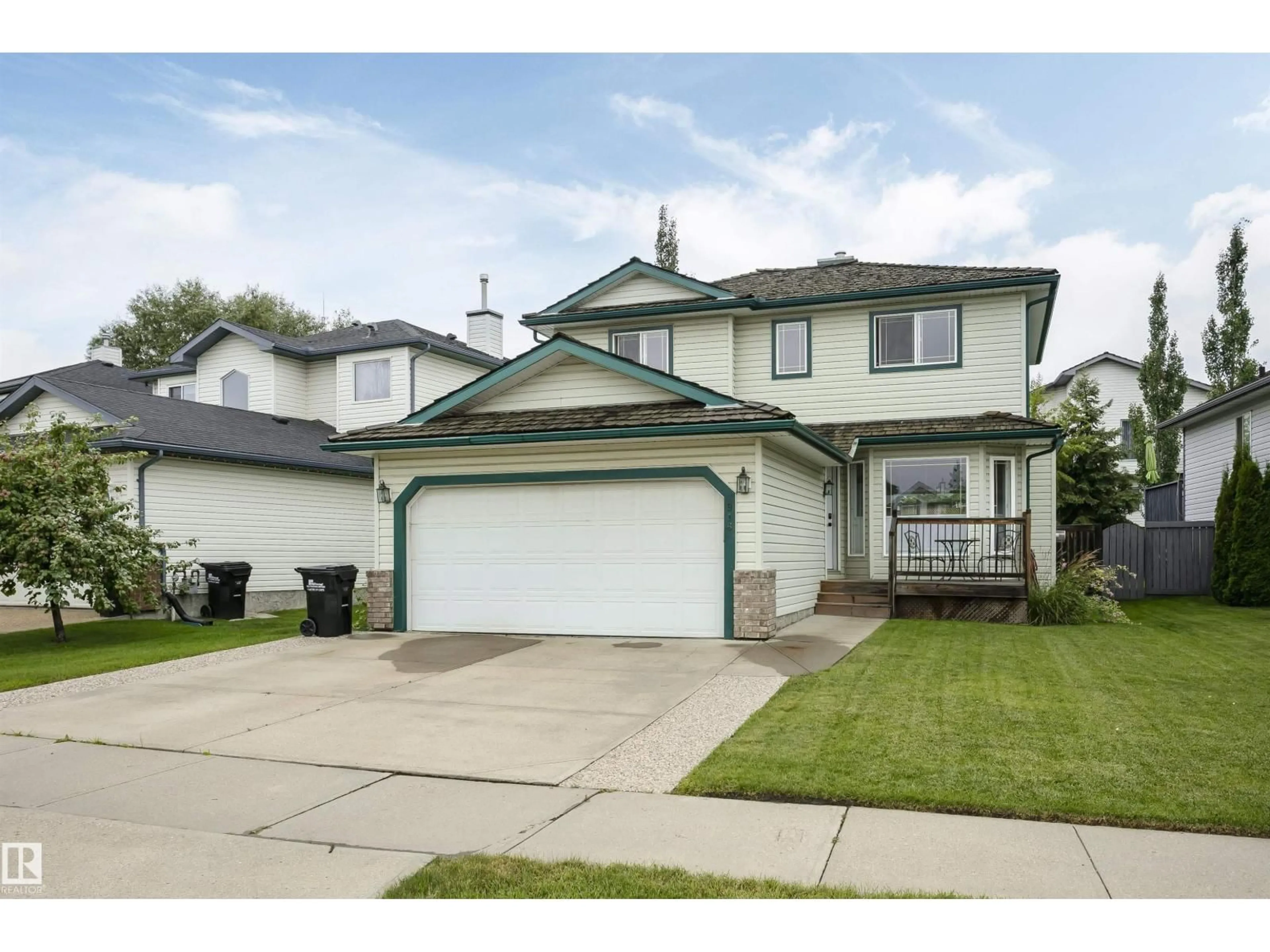 Home with vinyl exterior material, street for 916 NORMANDY DR, Sherwood Park Alberta T8A5V2