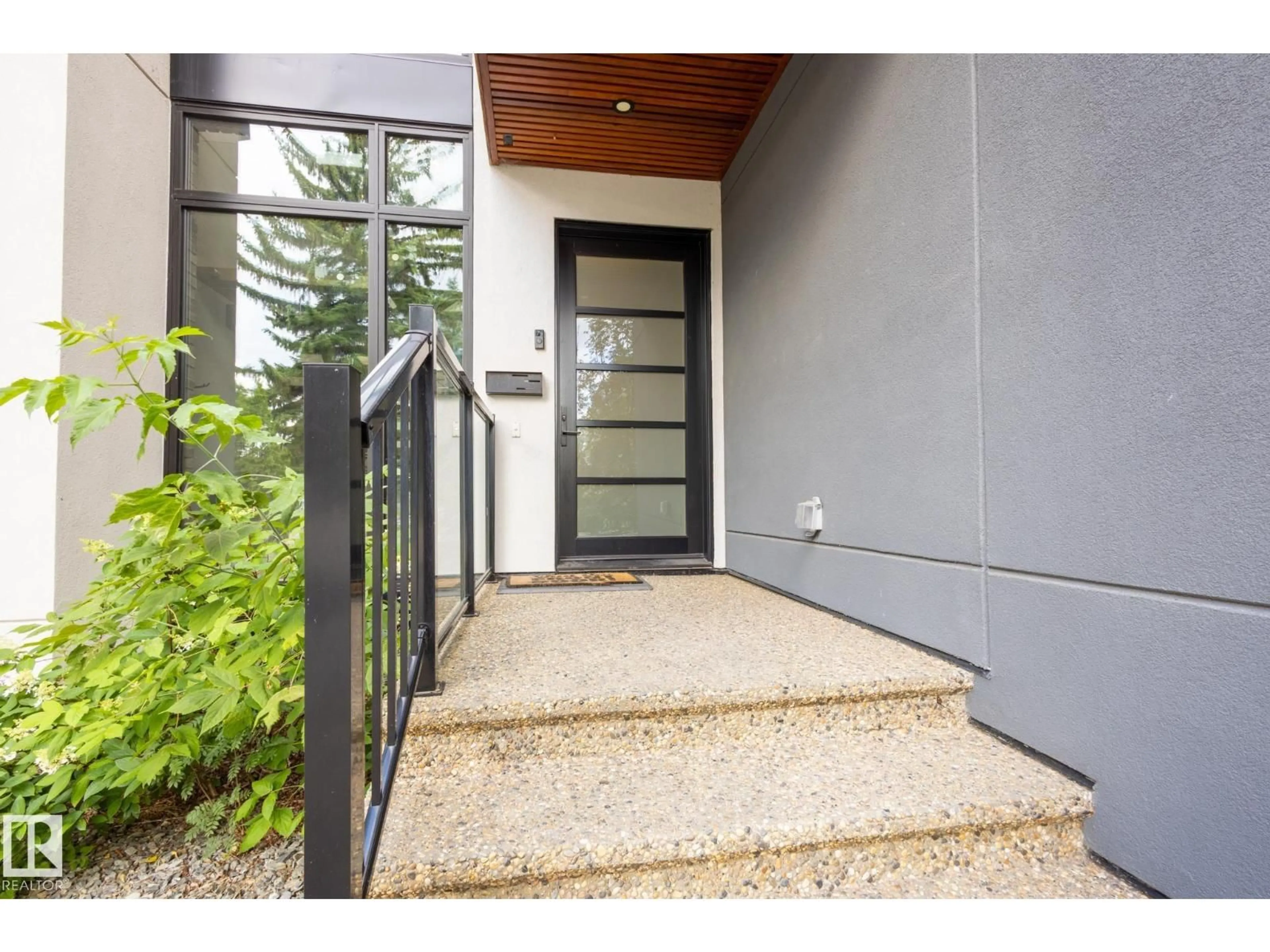 Indoor entryway for 14027 91A AV, Edmonton Alberta T5R5A8