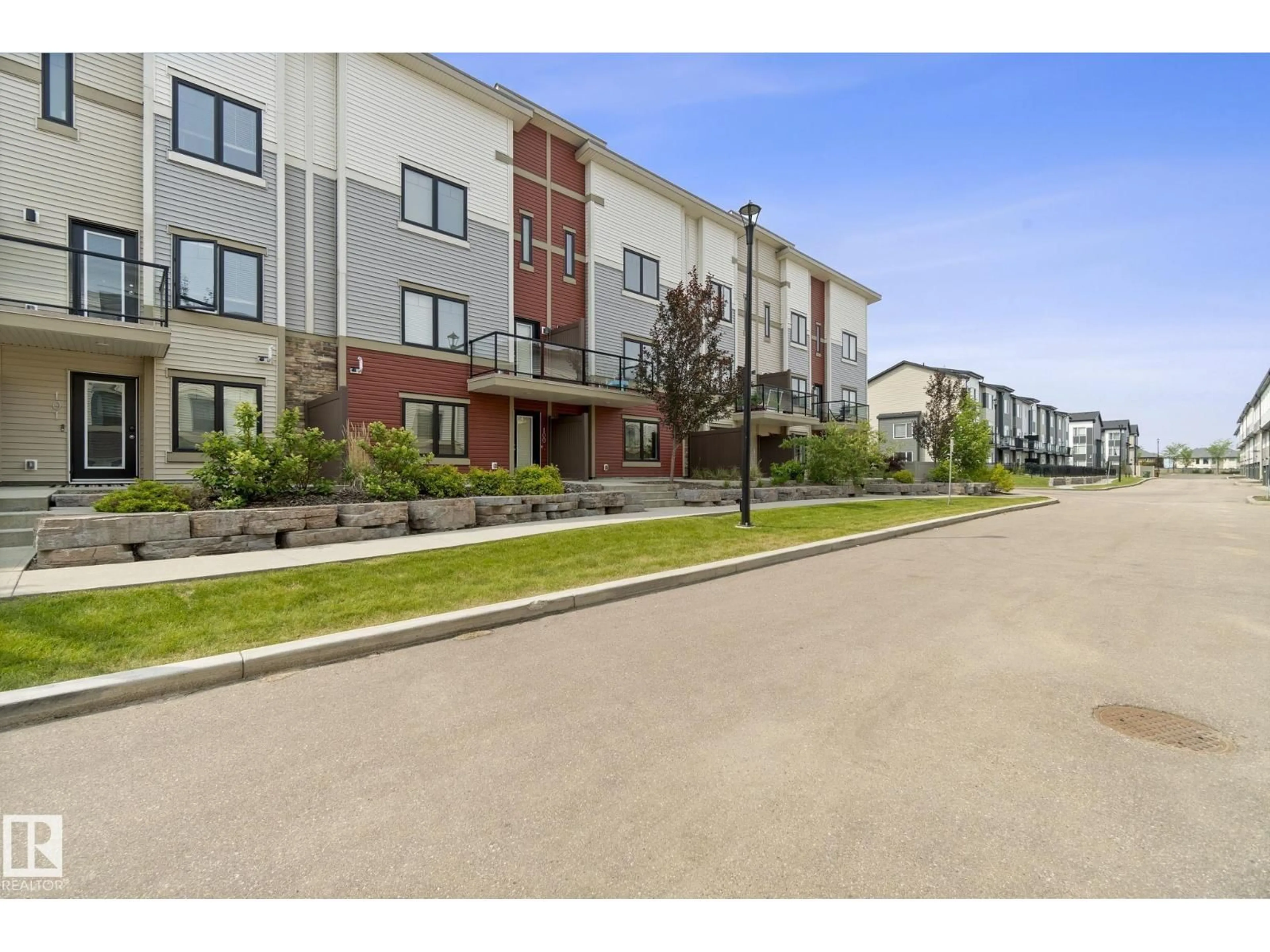 Patio, street for 99 - 804 WELSH DR, Edmonton Alberta T6X1Y8