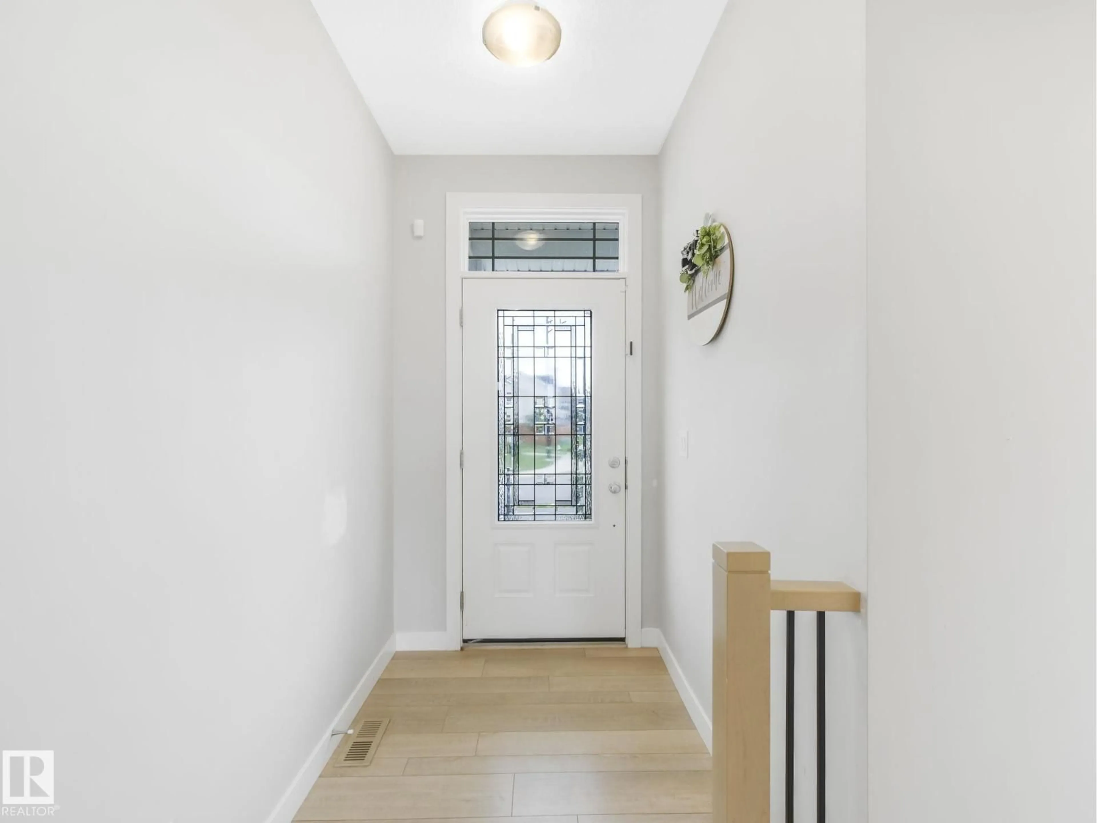 Indoor entryway for NW - 20007 15 AV, Edmonton Alberta T6M1L6