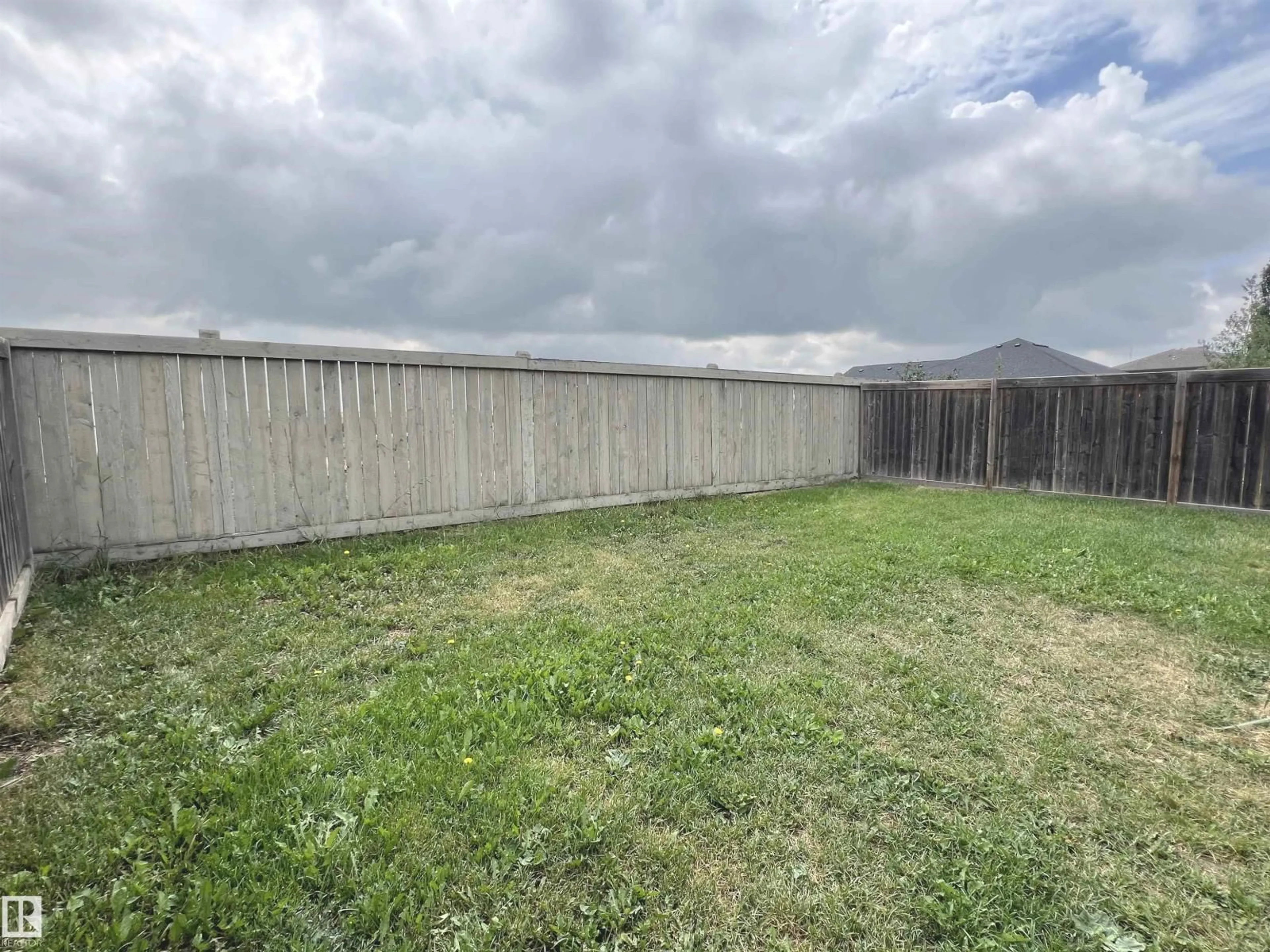 A pic from outside/outdoor area/front of a property/back of a property/a pic from drone, unknown for 9417 80 AV, Morinville Alberta T8R0B1