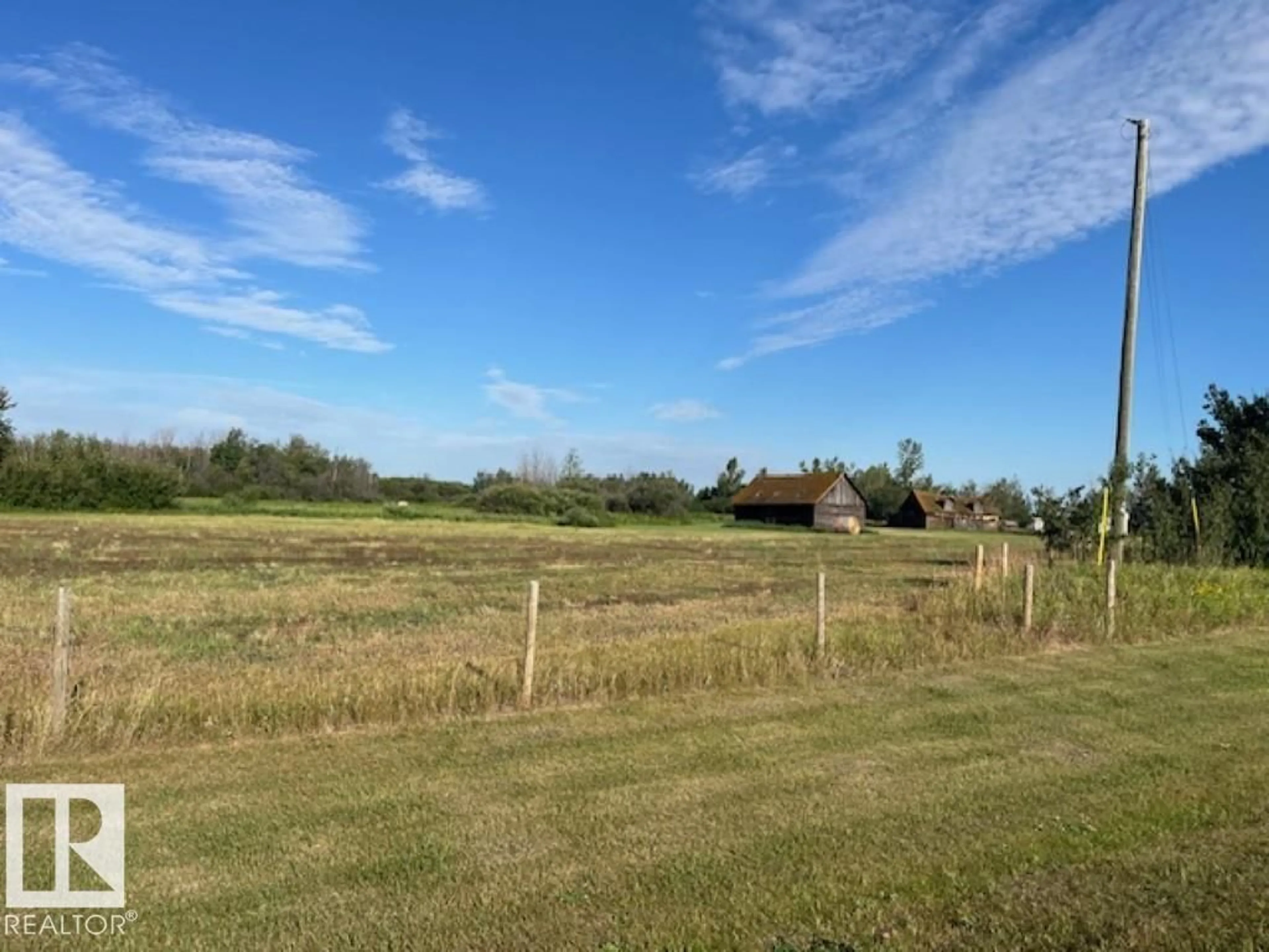 A pic from outside/outdoor area/front of a property/back of a property/a pic from drone, unknown for 54112 RGE ROAD 152, Rural Minburn County Alberta T9C1R2