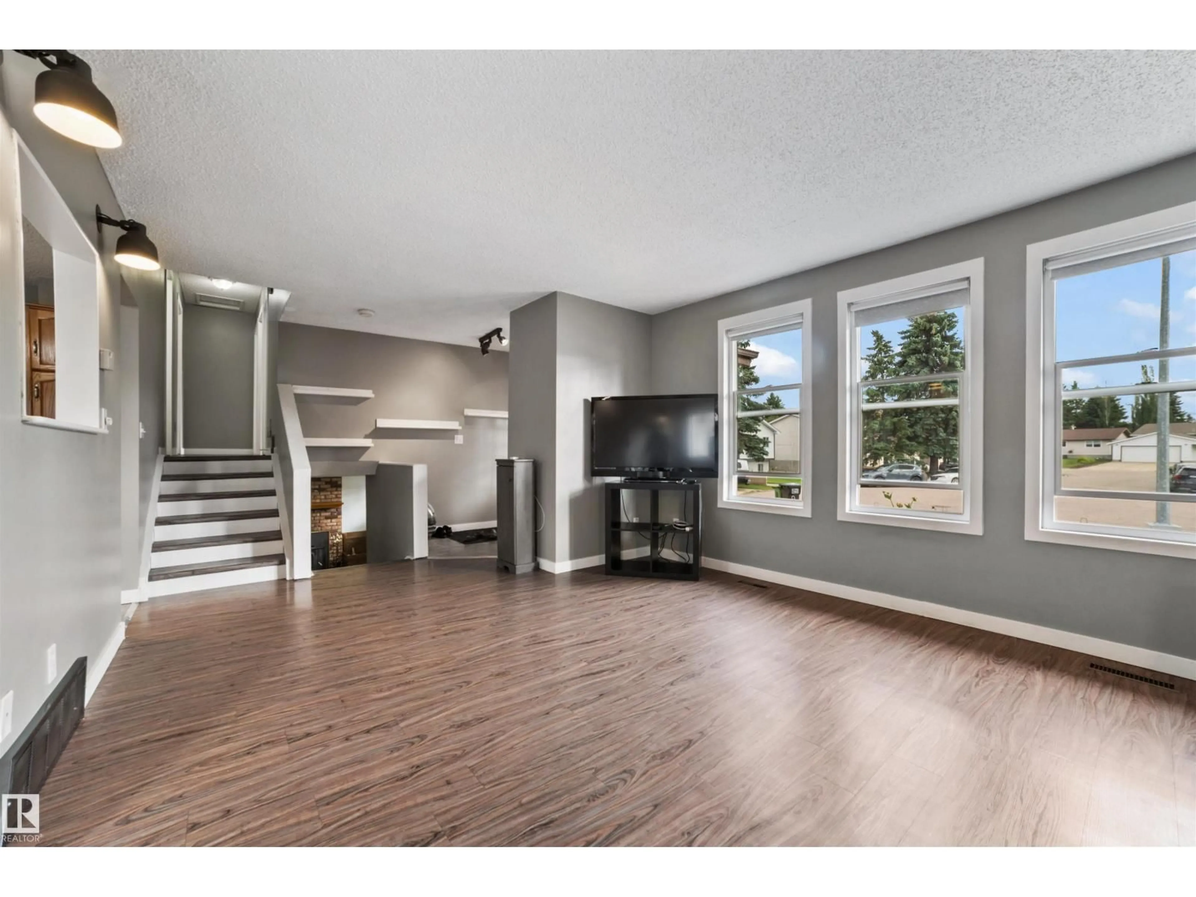 Unknown for 3528 13 AV, Edmonton Alberta T6L3B3