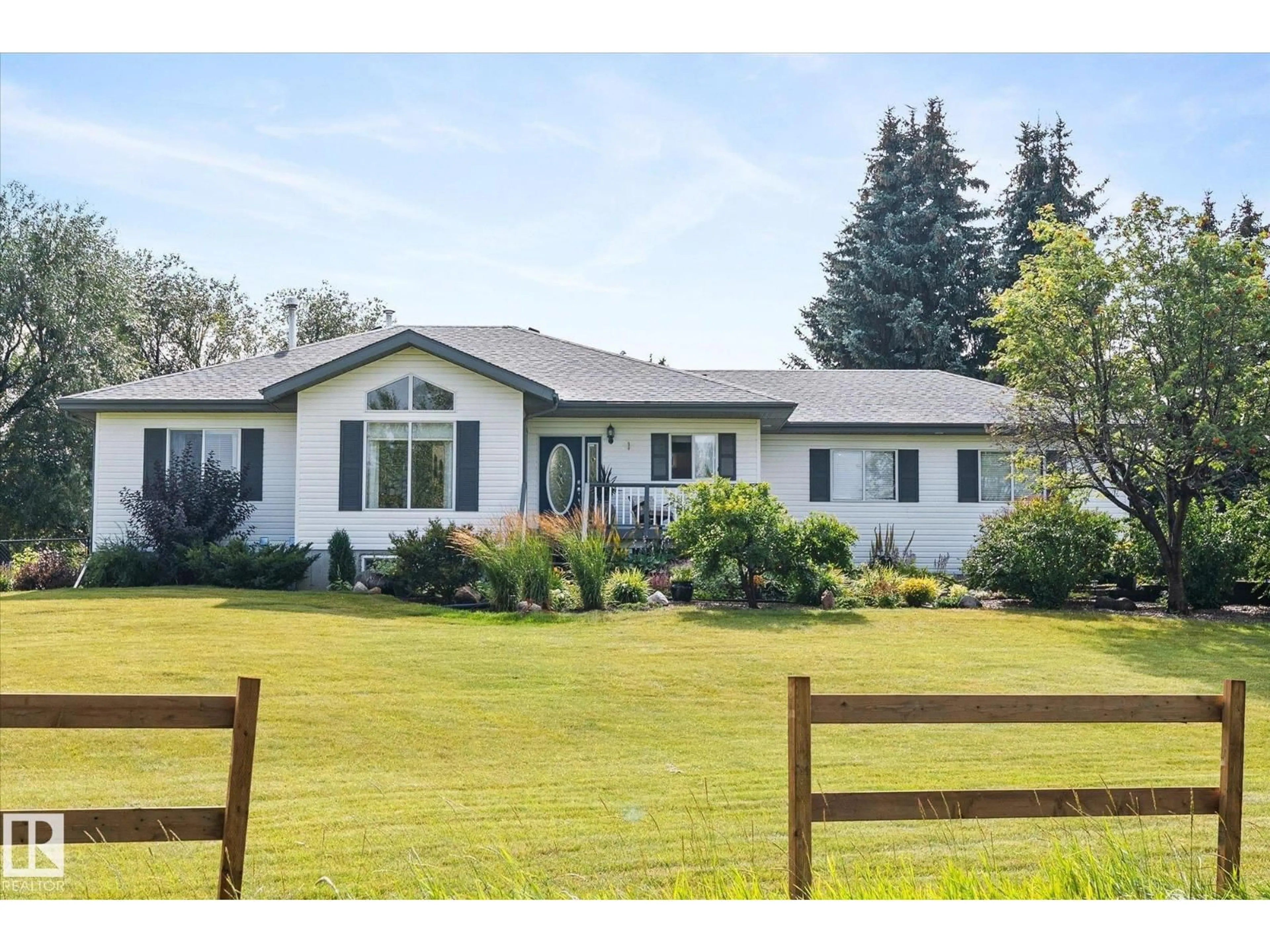Home with vinyl exterior material, unknown for 14 - 14 RGE ROAD 15, Rural Parkland County Alberta T7Y0C3