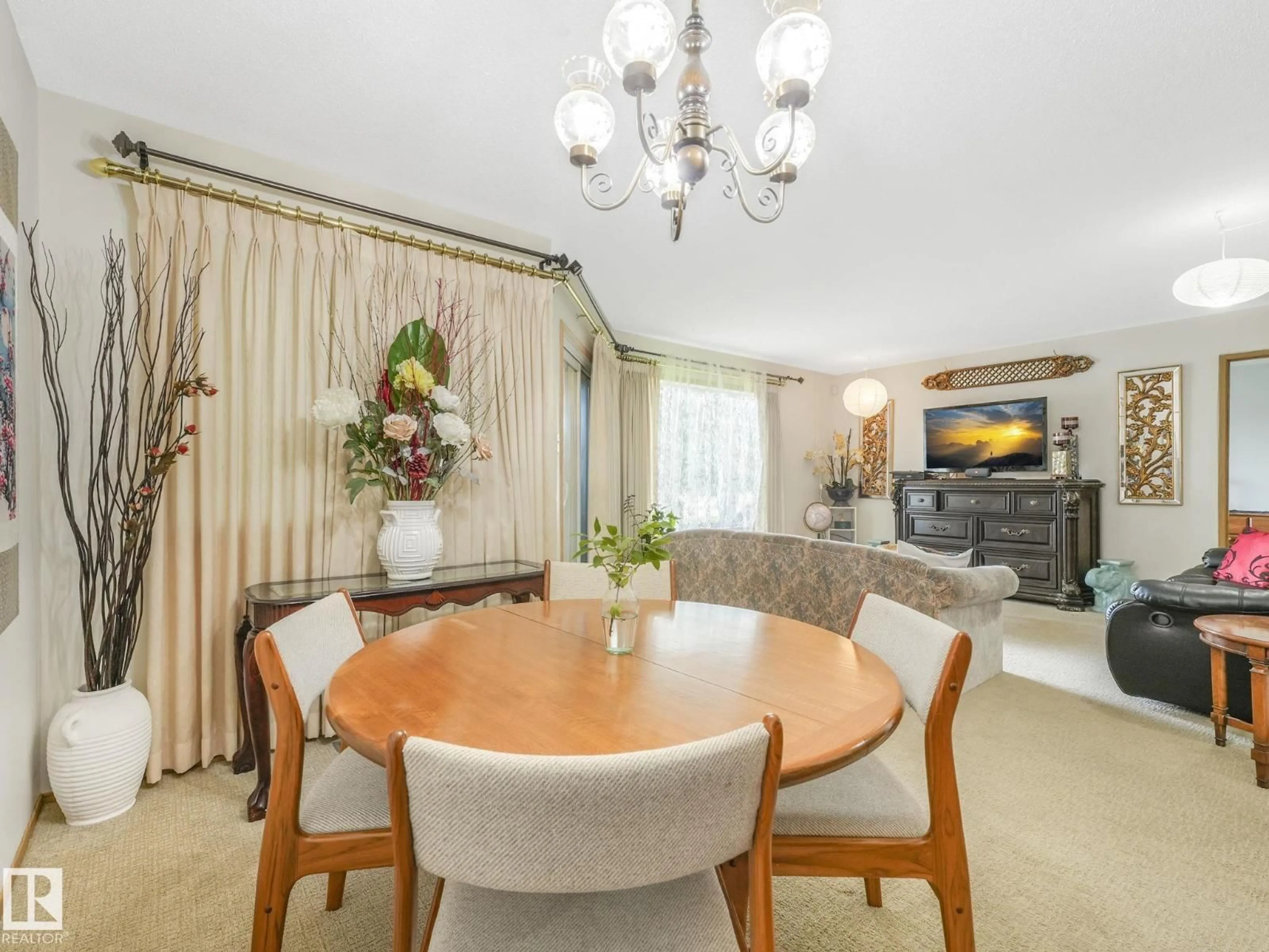 Dining room, unknown for 17210 CALLINGWOOD RD, Edmonton Alberta T5T5P1