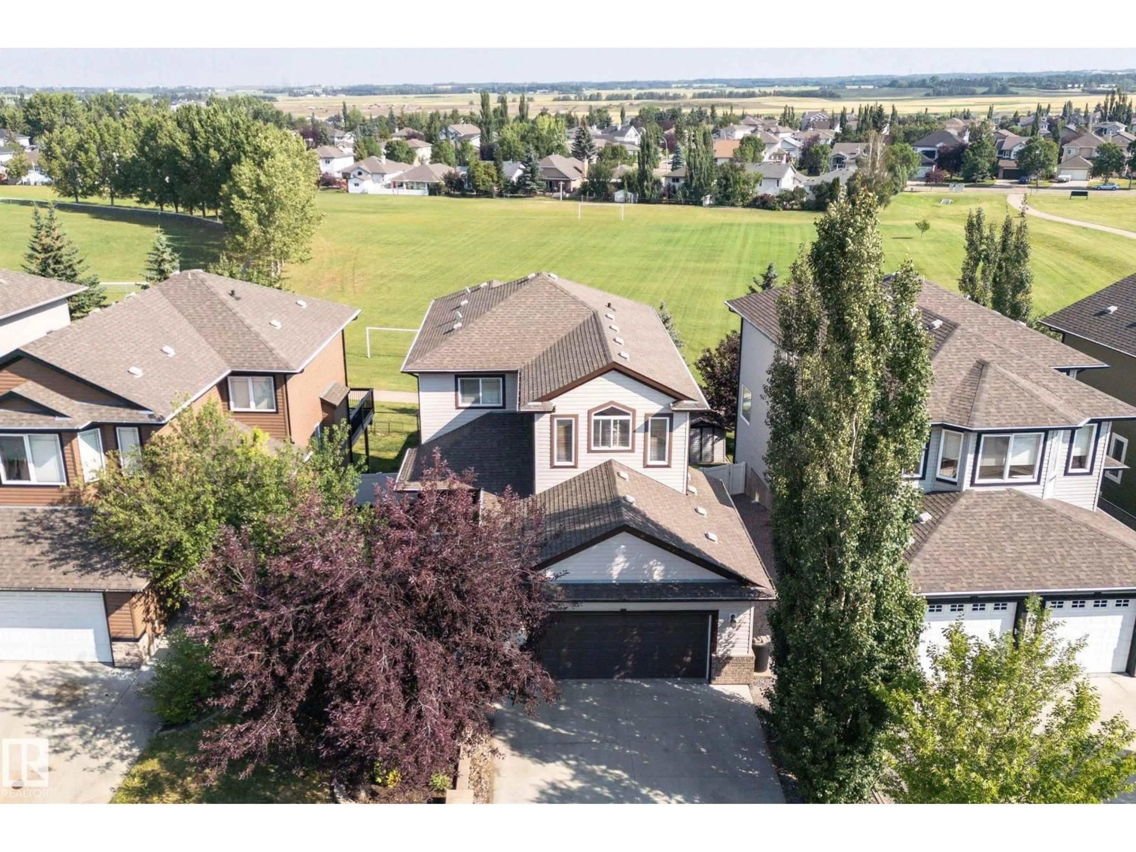 A pic from outside/outdoor area/front of a property/back of a property/a pic from drone, unknown for 72 RUE BLANCHARD, Beaumont Alberta T4X0E7