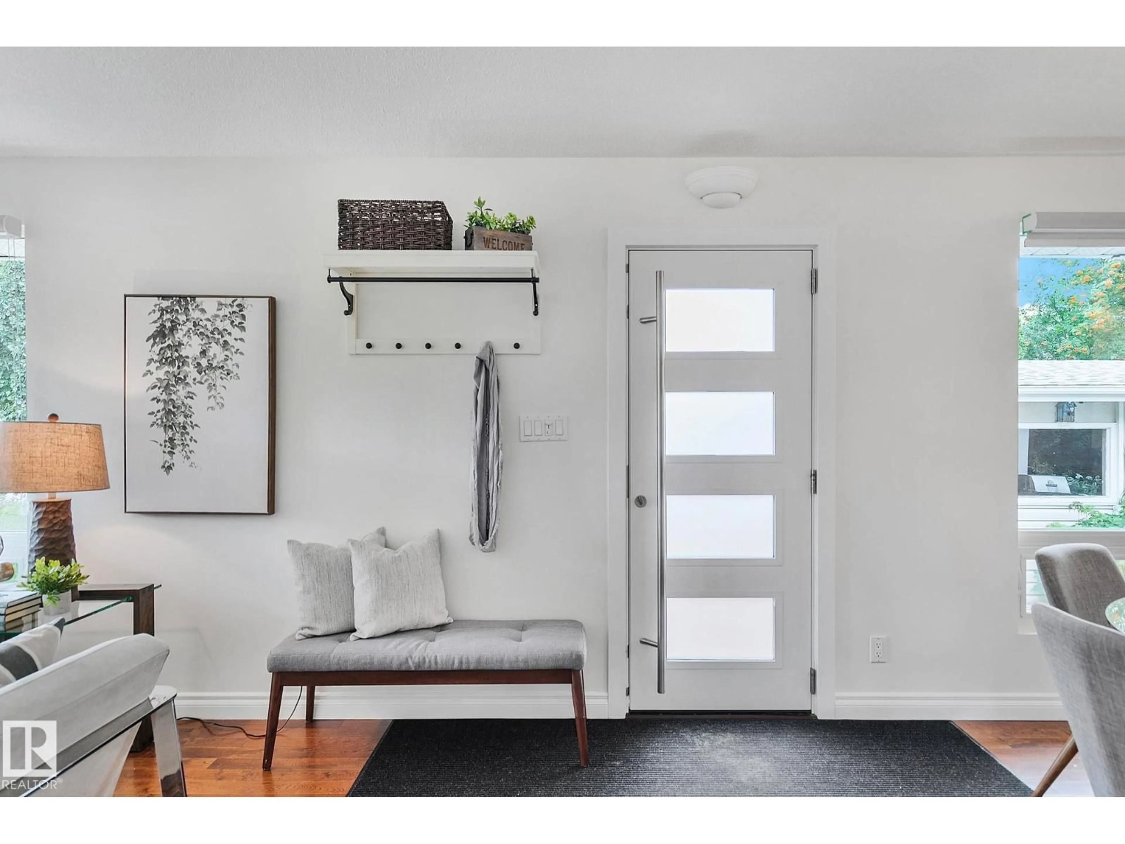 Indoor entryway for 15209 75 AV, Edmonton Alberta T5R2Y9