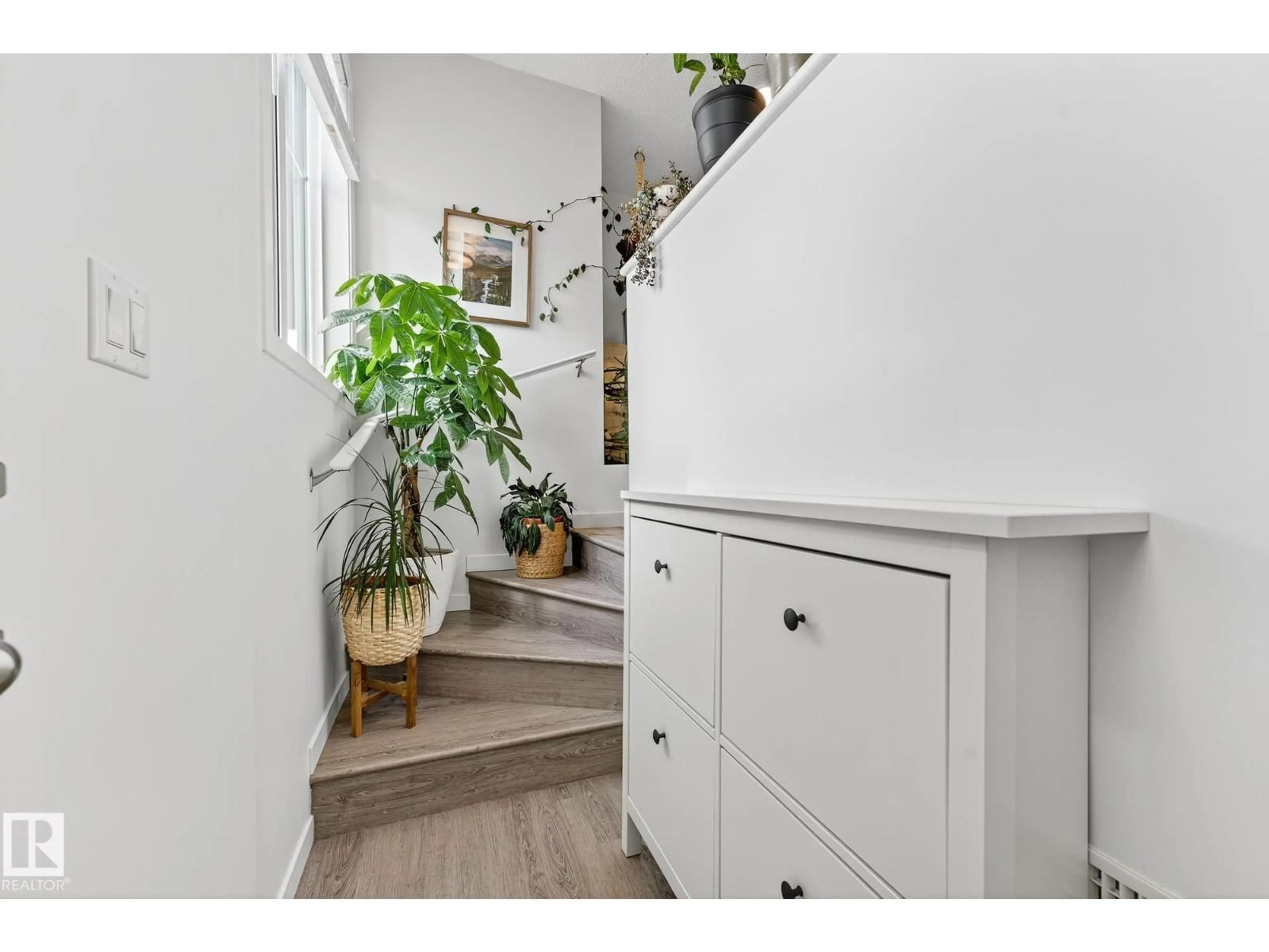 Indoor entryway for 50 - 3305 ORCHARDS LINK LI, Edmonton Alberta T6X2H1