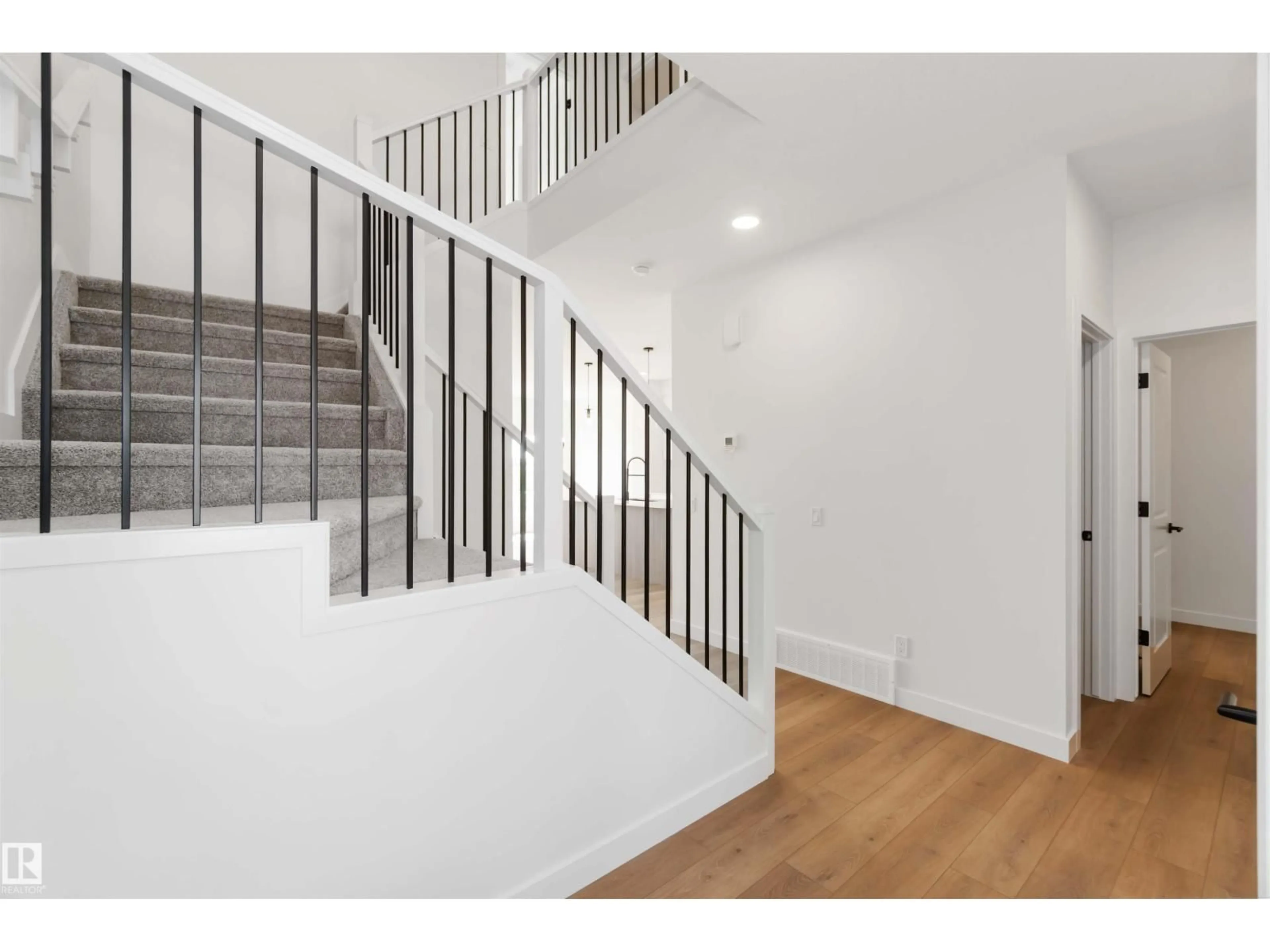 Stairs for NW - 18935 28 AV, Edmonton Alberta T6M3H9