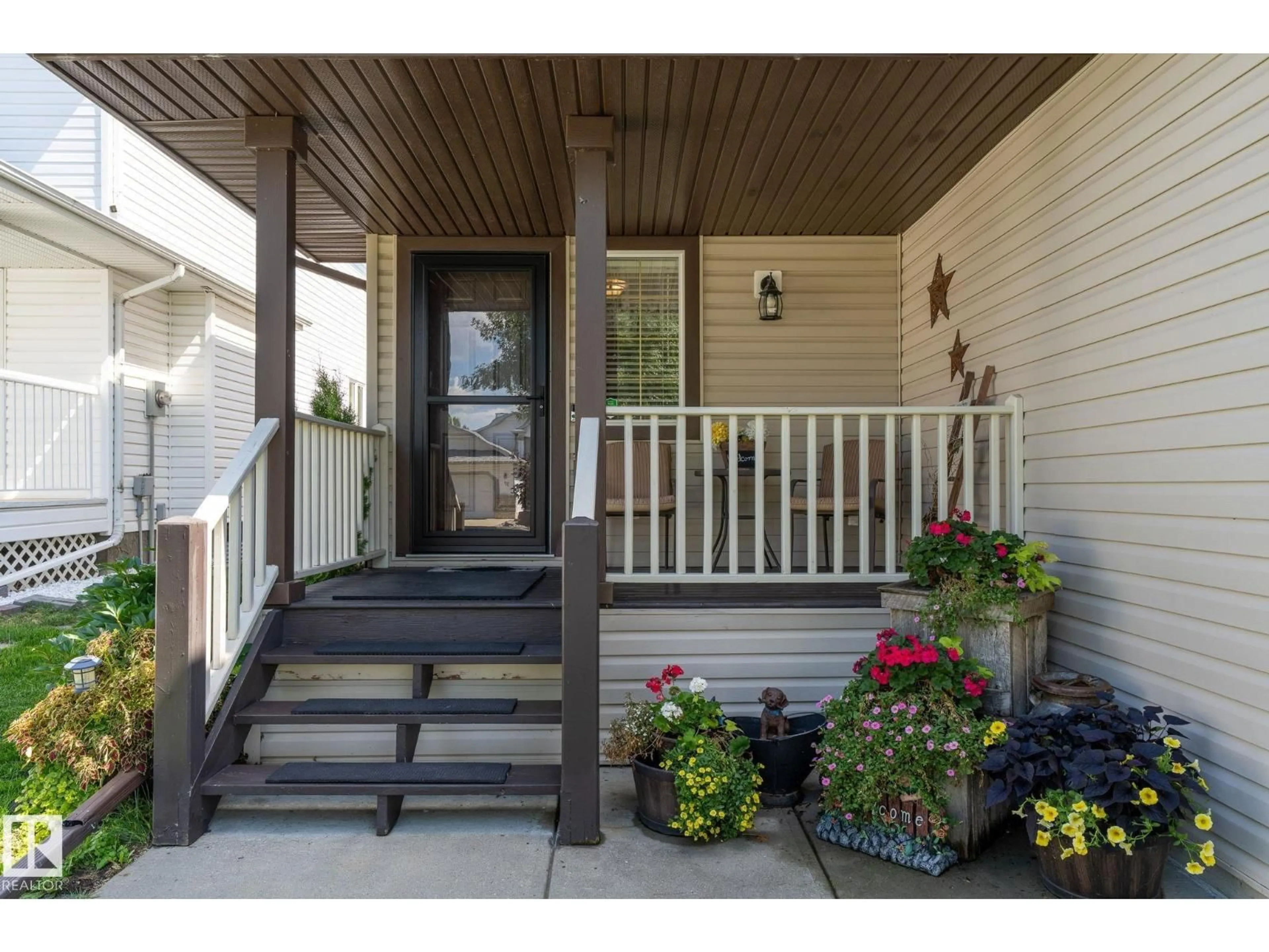 Indoor entryway for 26 WOODBEND WY, Fort Saskatchewan Alberta T8L4L8