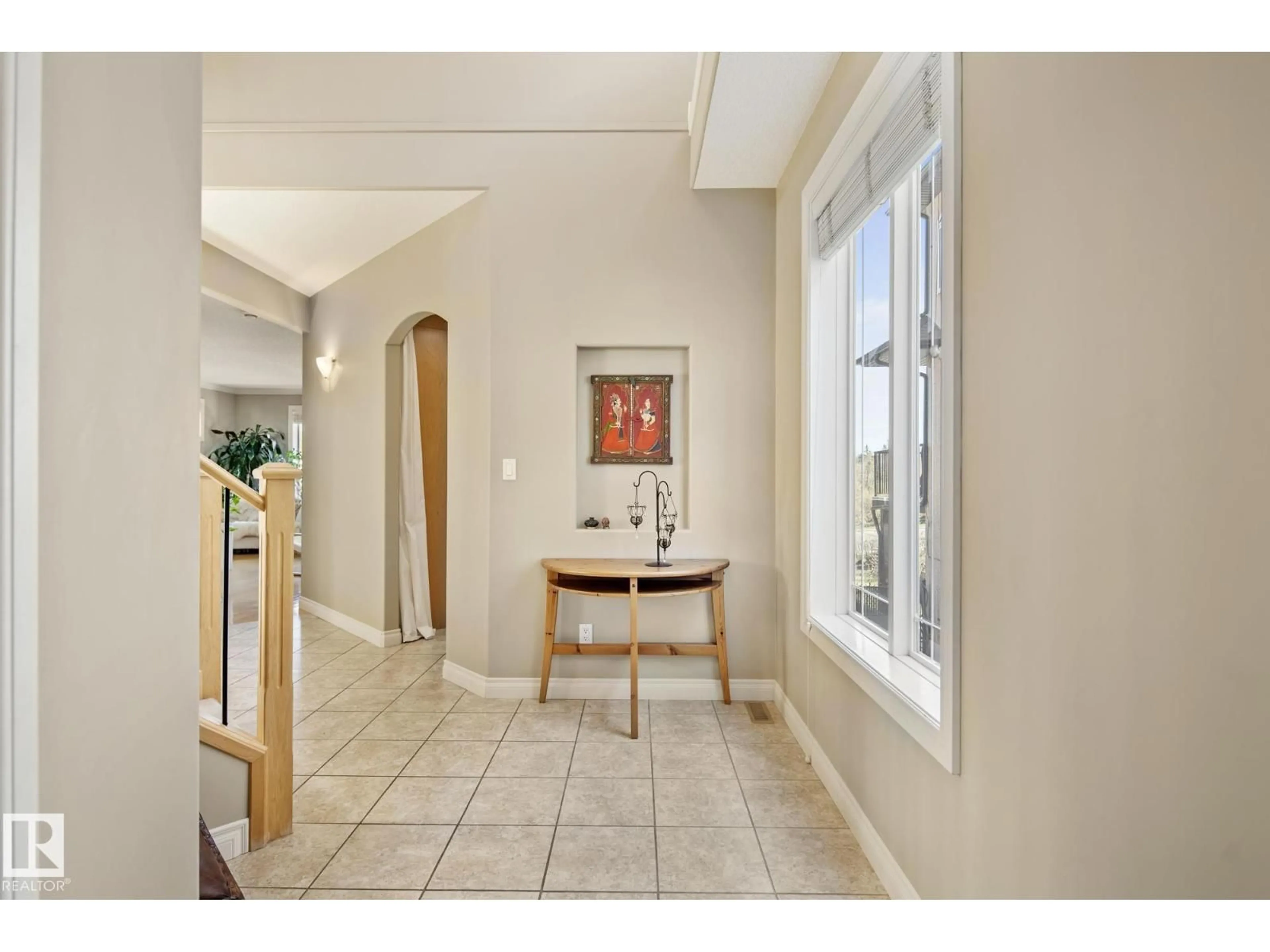 Indoor entryway for 19 MISSION AV, St. Albert Alberta T8N1H6