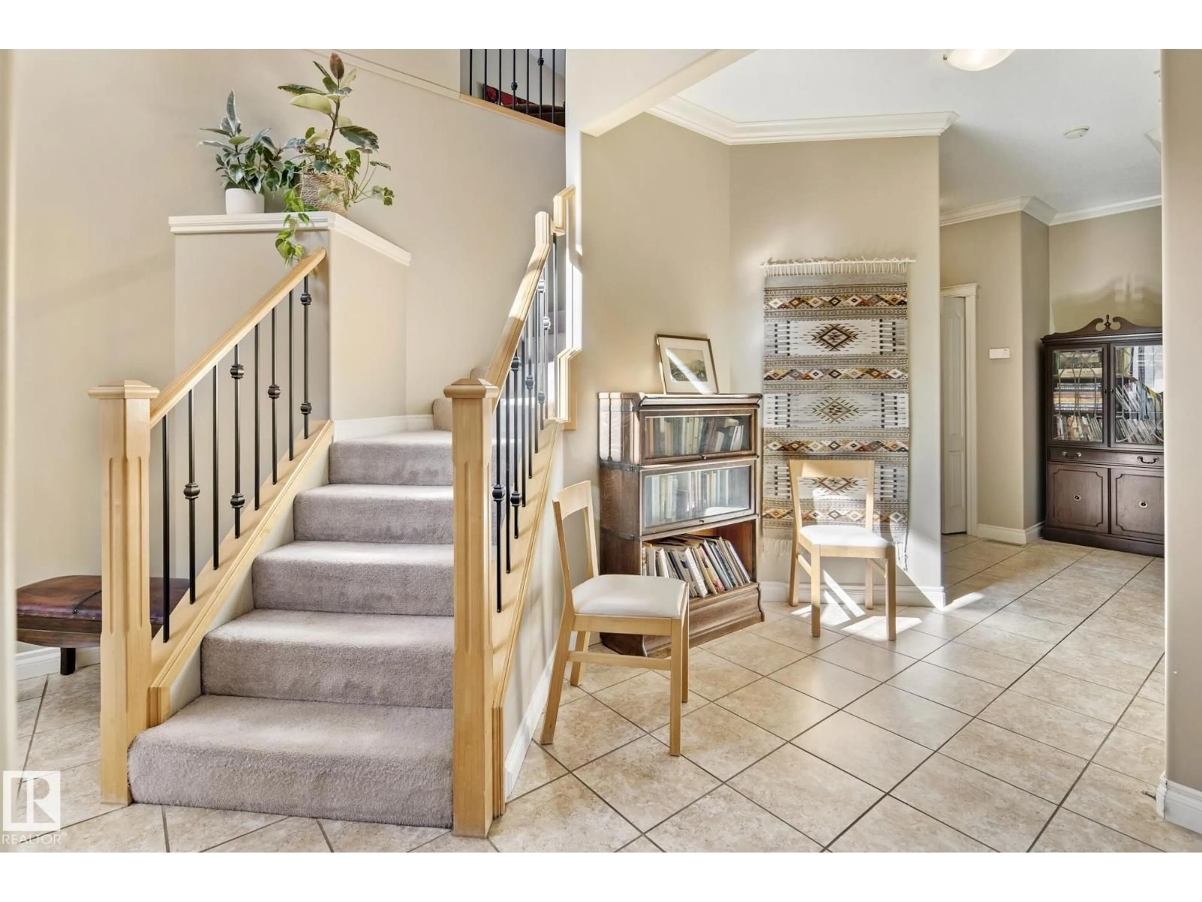 Indoor entryway for 19 MISSION AV, St. Albert Alberta T8N1H6