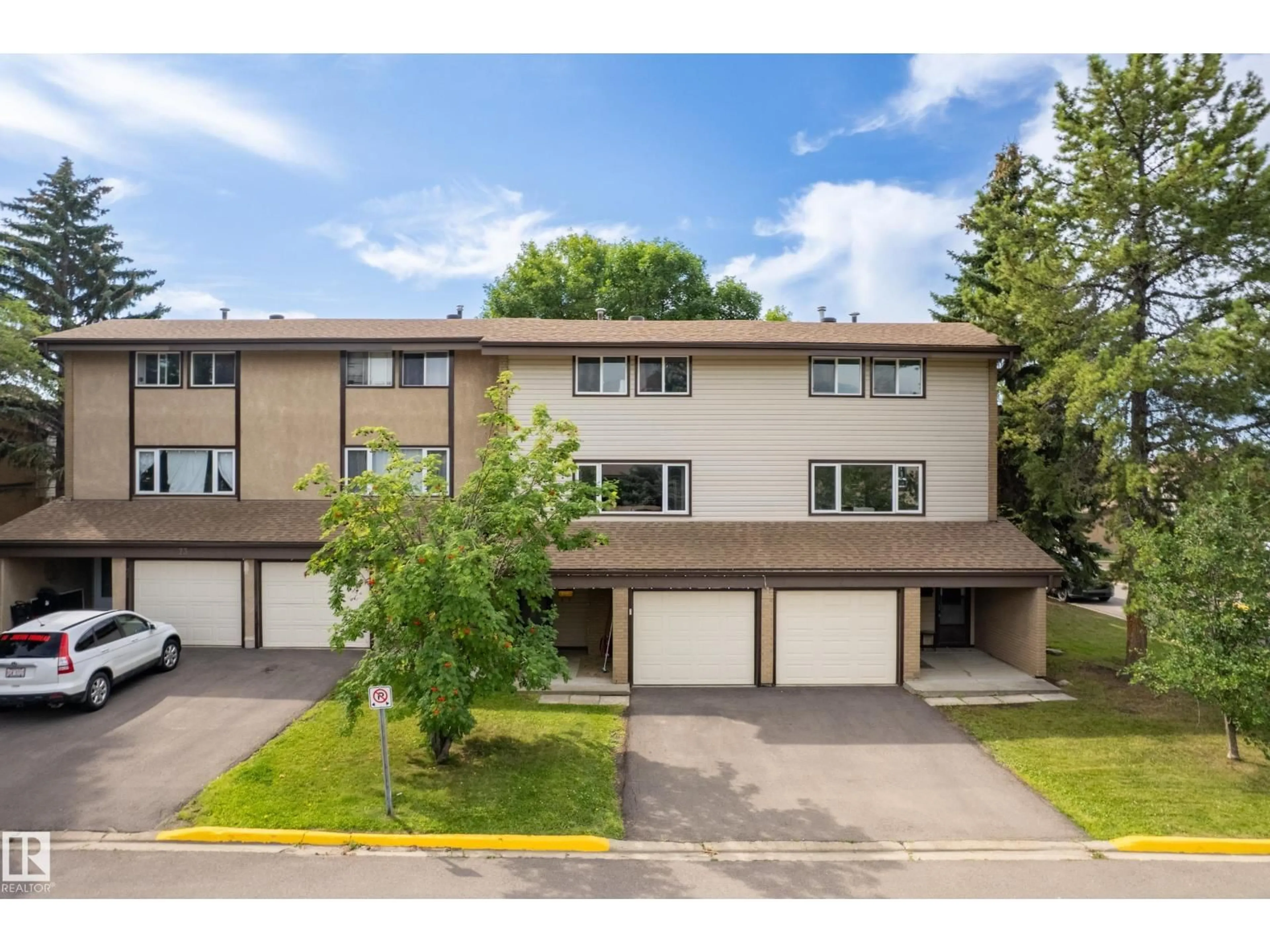A pic from outside/outdoor area/front of a property/back of a property/a pic from drone, street for 77 GRANDIN VG, St. Albert Alberta T8N1R9