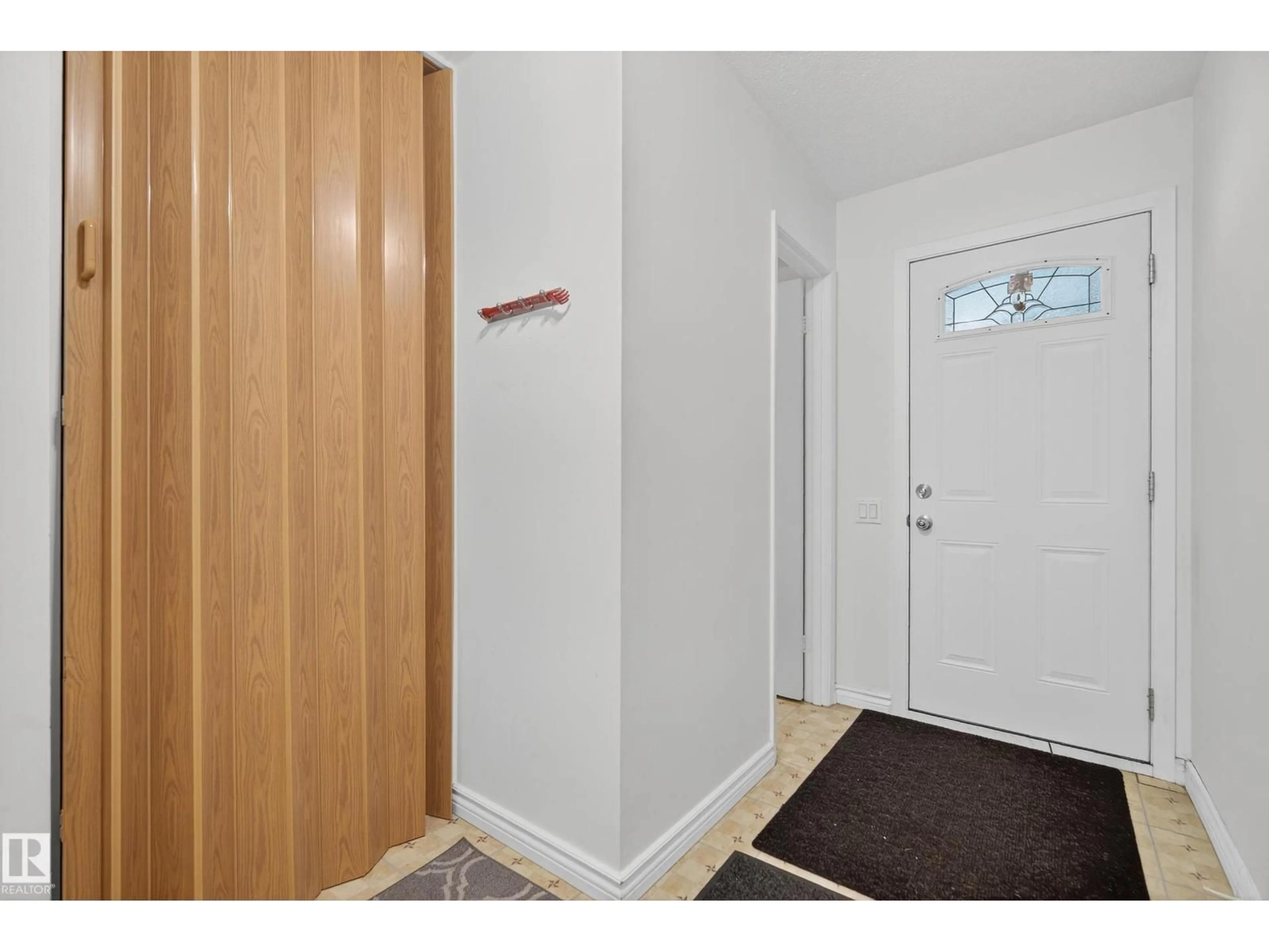 Indoor entryway for 77 GRANDIN VG, St. Albert Alberta T8N1R9
