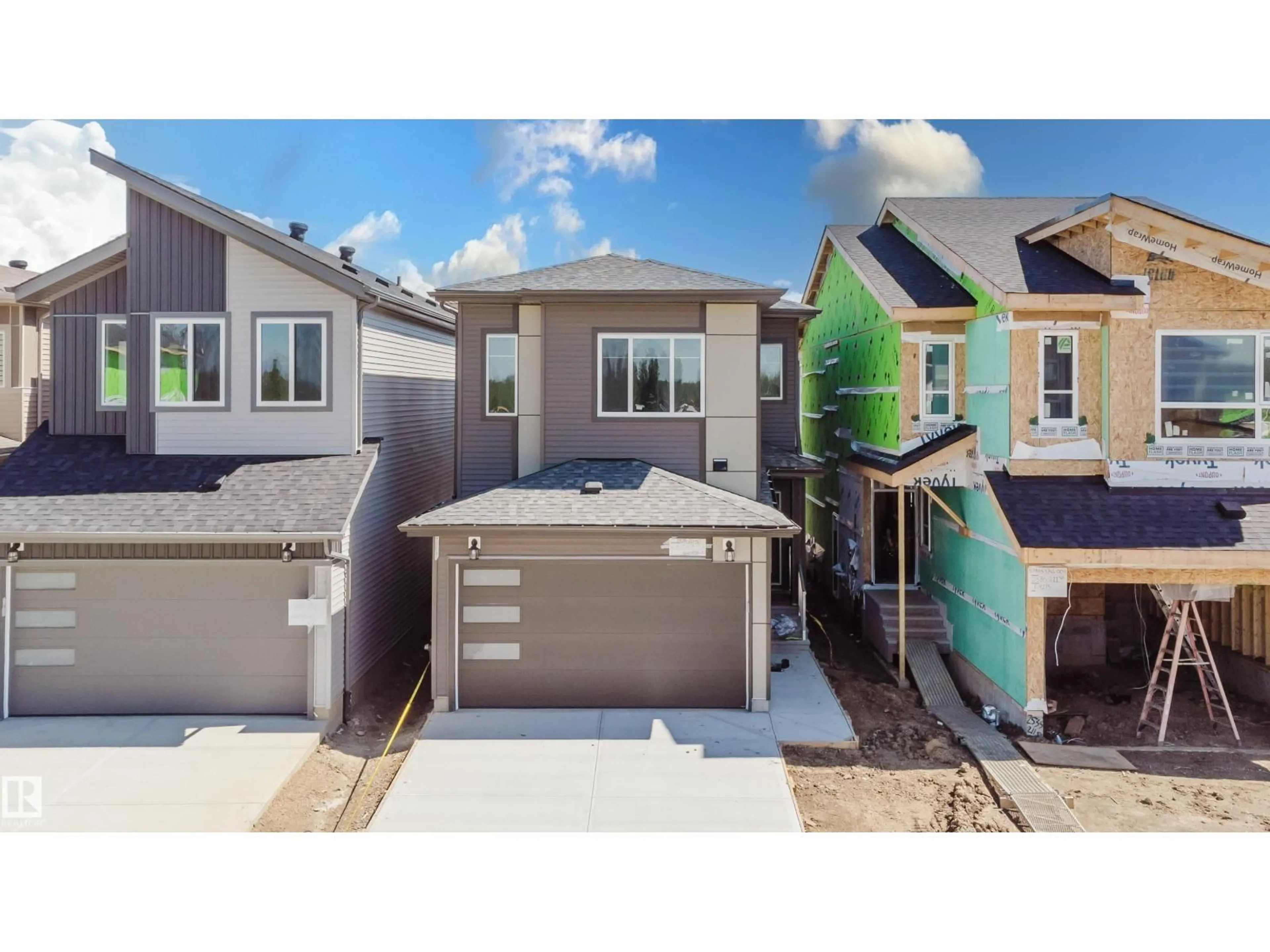 A pic from outside/outdoor area/front of a property/back of a property/a pic from drone, street for NW - 2539 211 ST, Edmonton Alberta T6M3H2