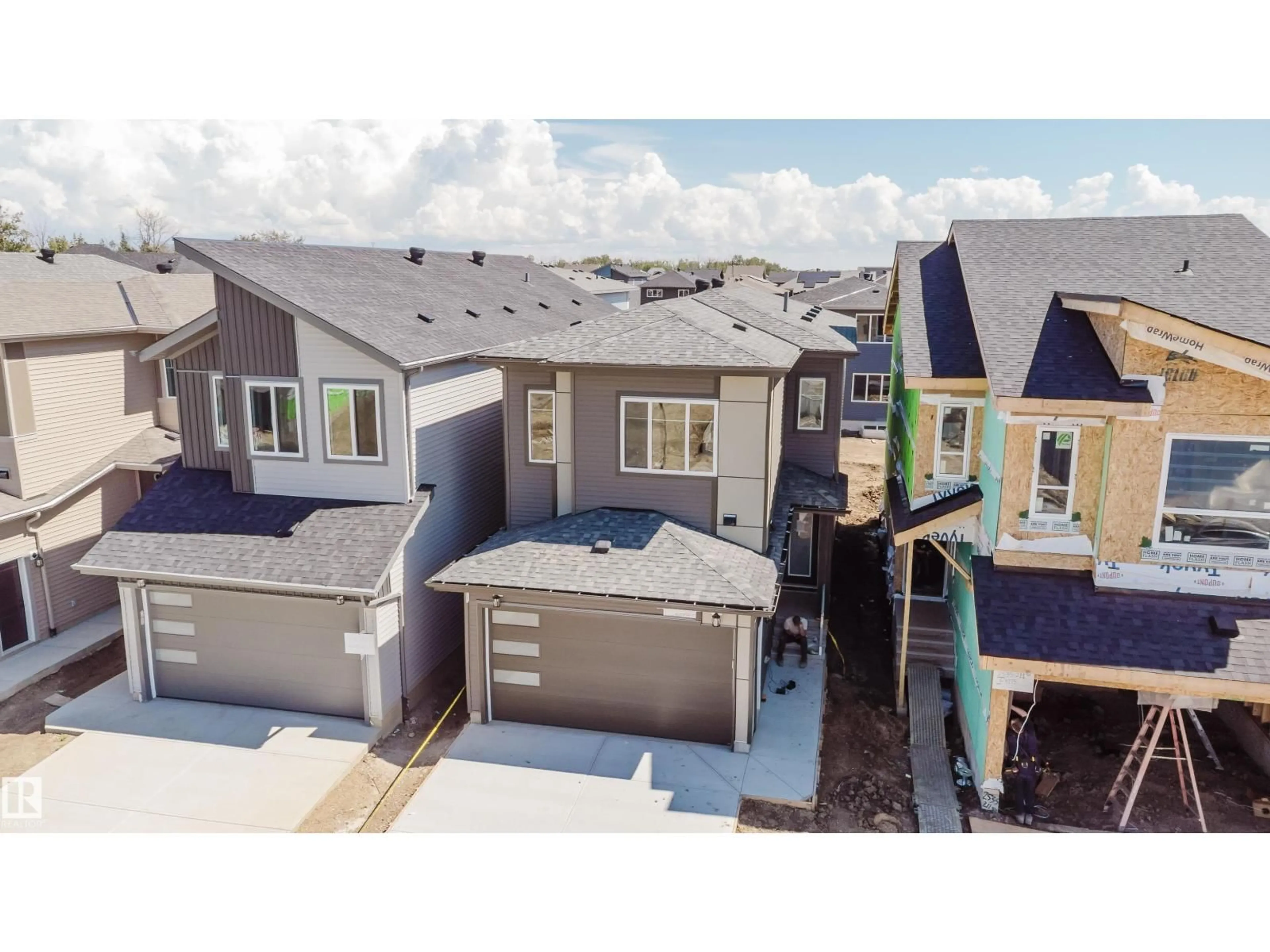 A pic from outside/outdoor area/front of a property/back of a property/a pic from drone, street for NW - 2539 211 ST, Edmonton Alberta T6M3H2