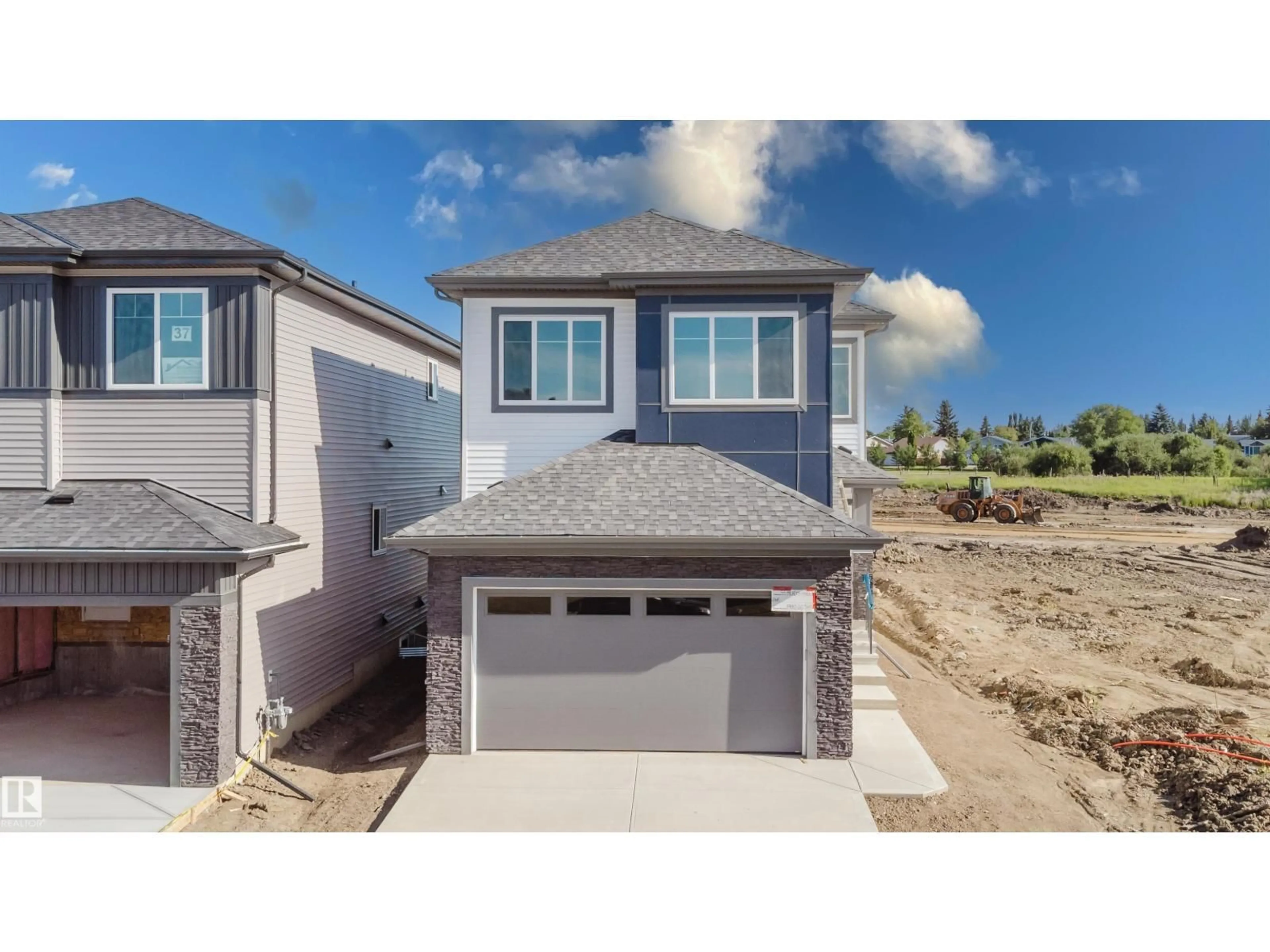 Home with vinyl exterior material, street for 35 MEADOWGROVE LN, Spruce Grove Alberta T7X0W2