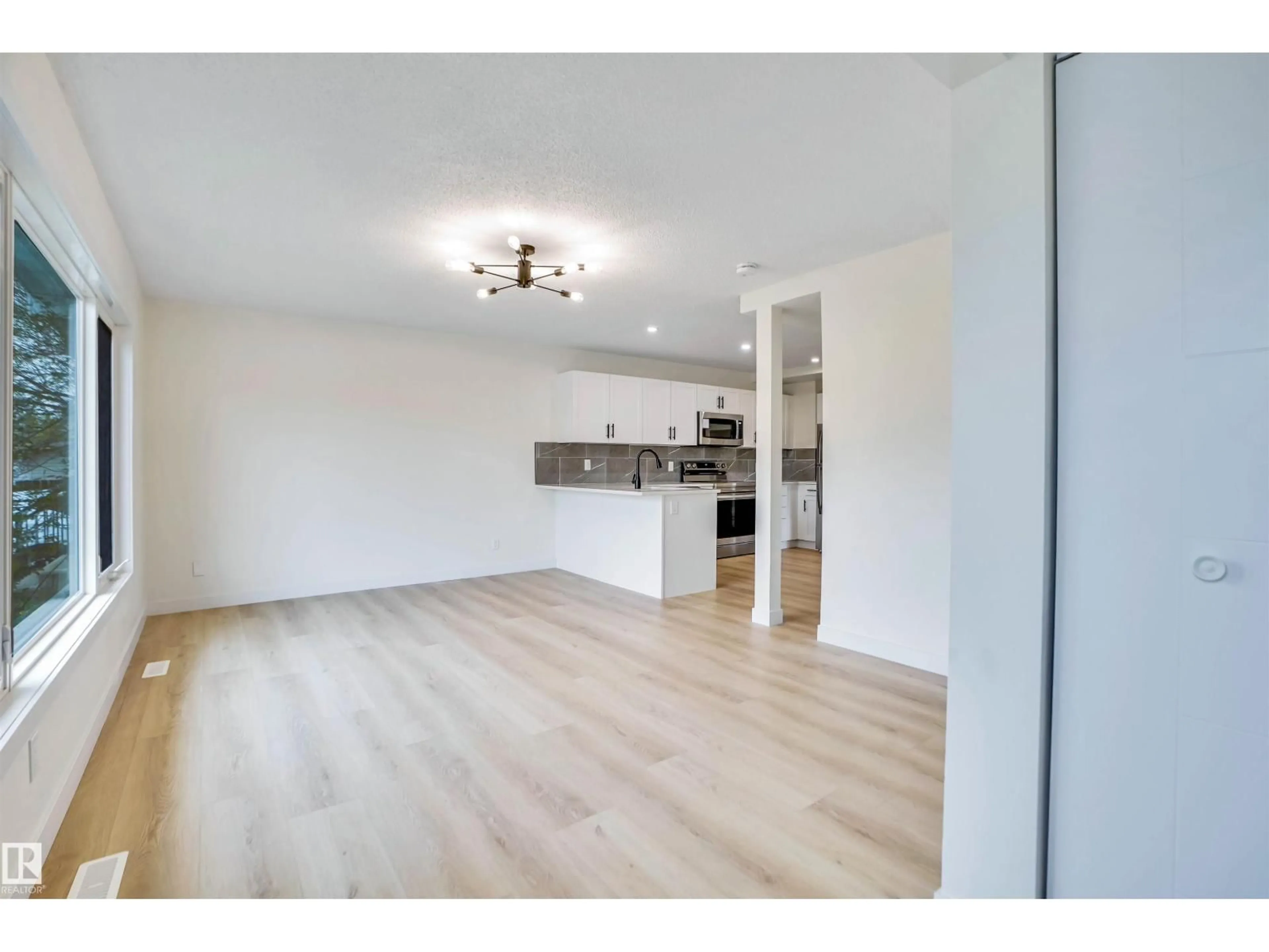 A pic of a room for NW - 3806 85 ST, Edmonton Alberta T6K0H6