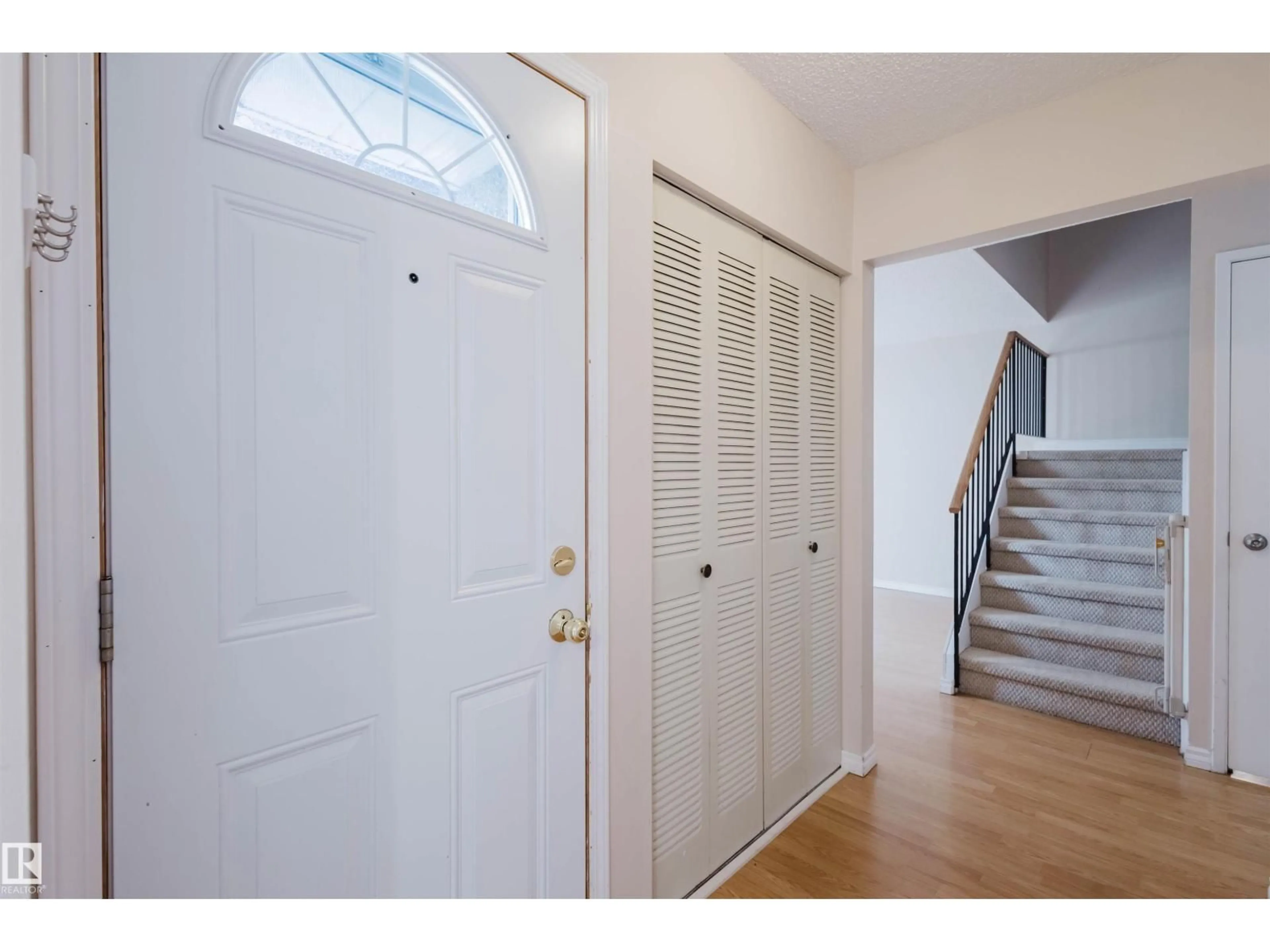 Indoor entryway for B - 14827 RIVERBEND RD, Edmonton Alberta T6H5A9