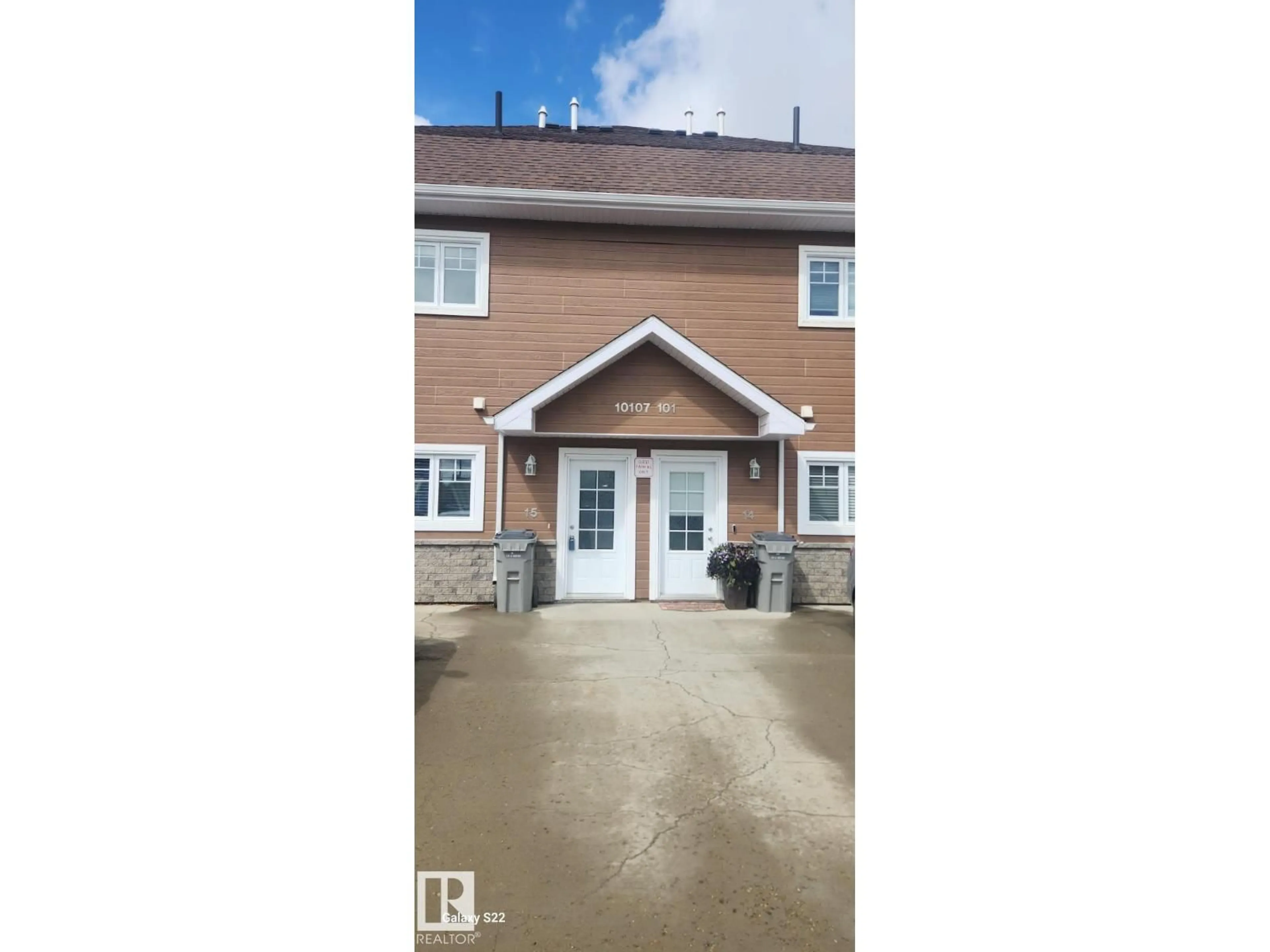 A pic from outside/outdoor area/front of a property/back of a property/a pic from drone, street for 15 - 10107 101 AV, Morinville Alberta T8R1A6