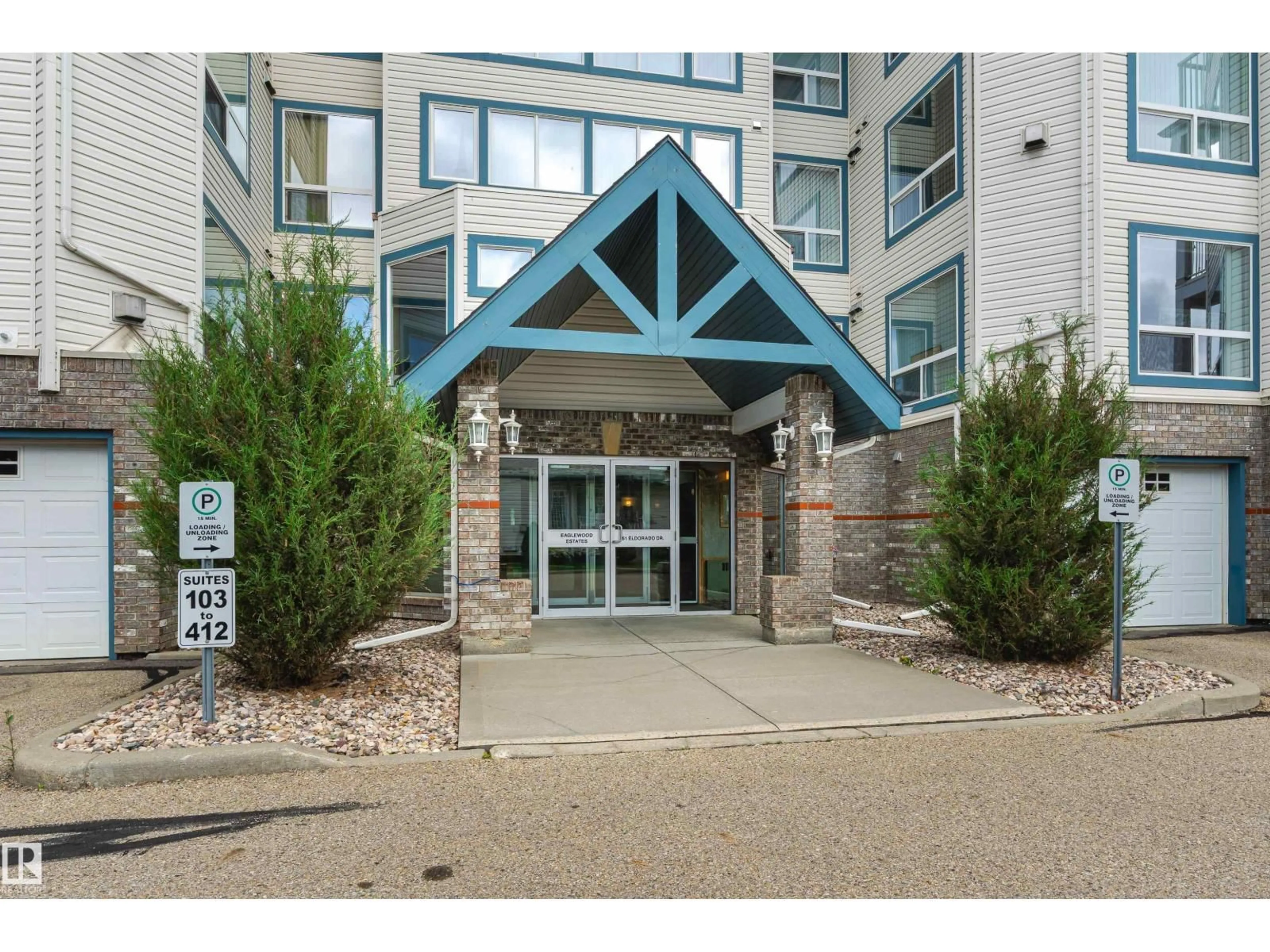 Indoor foyer for 405 ELDORADO DR, St. Albert Alberta T8N7E3