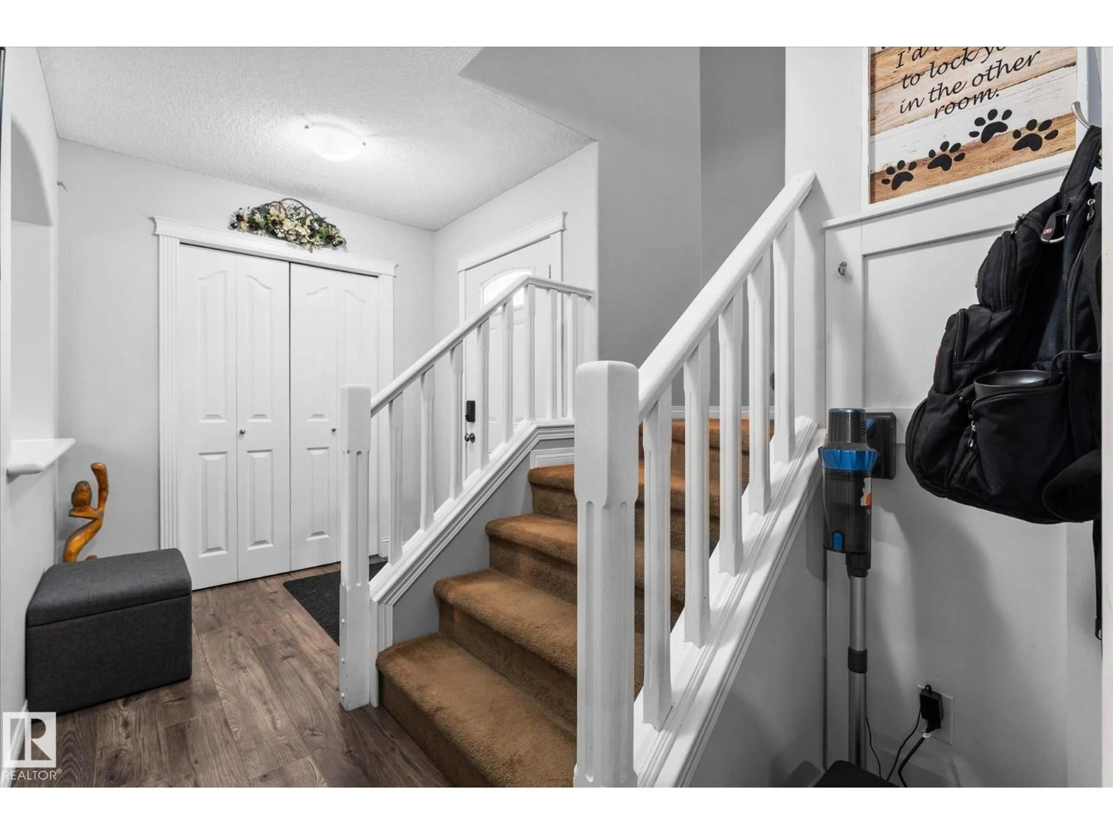Indoor entryway for 129 WESTWOOD GR, Fort Saskatchewan Alberta T8L4N5