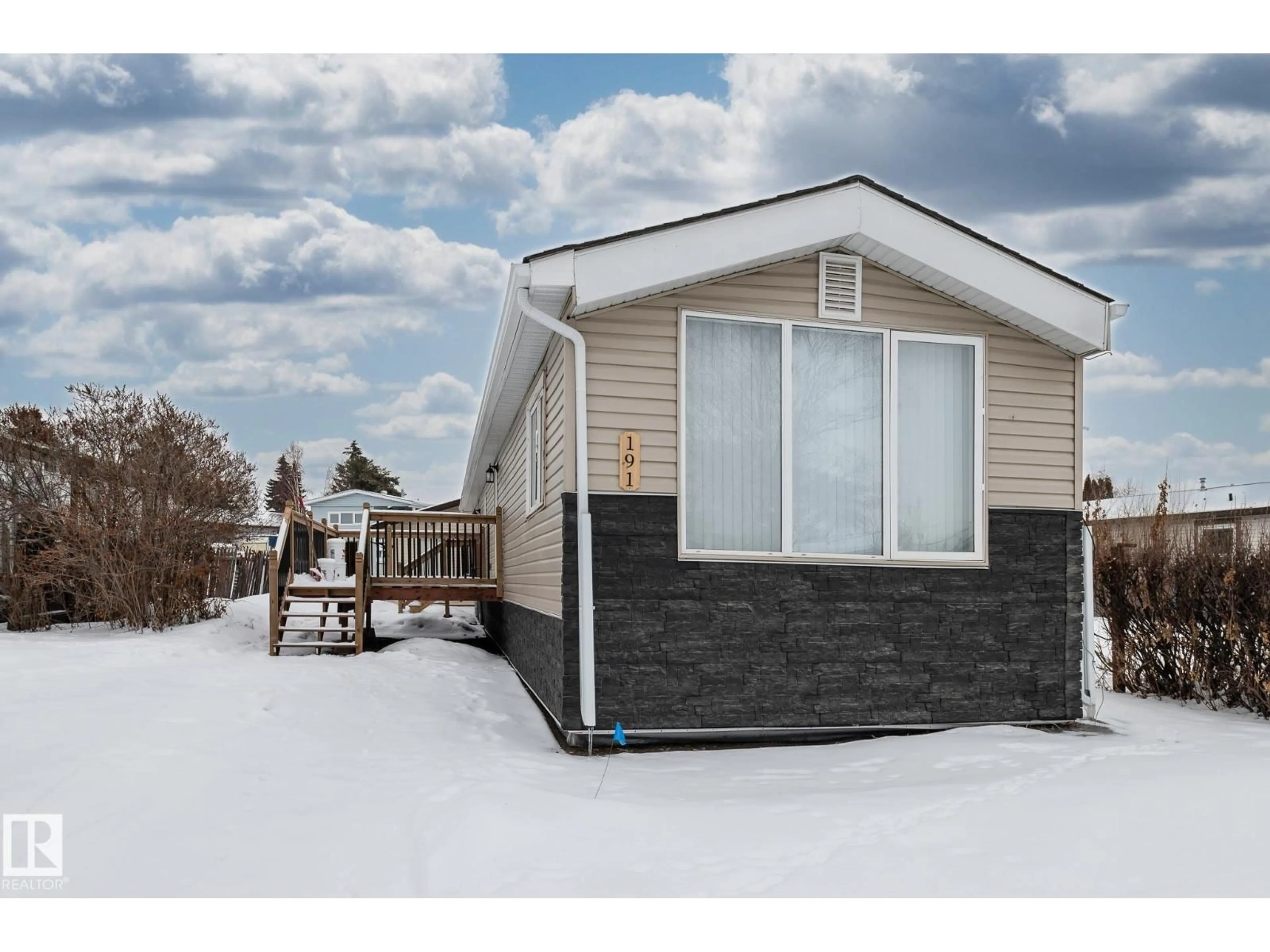 Home with vinyl exterior material, street for 191 LEE RIDGE RD, Edmonton Alberta T6K0N1