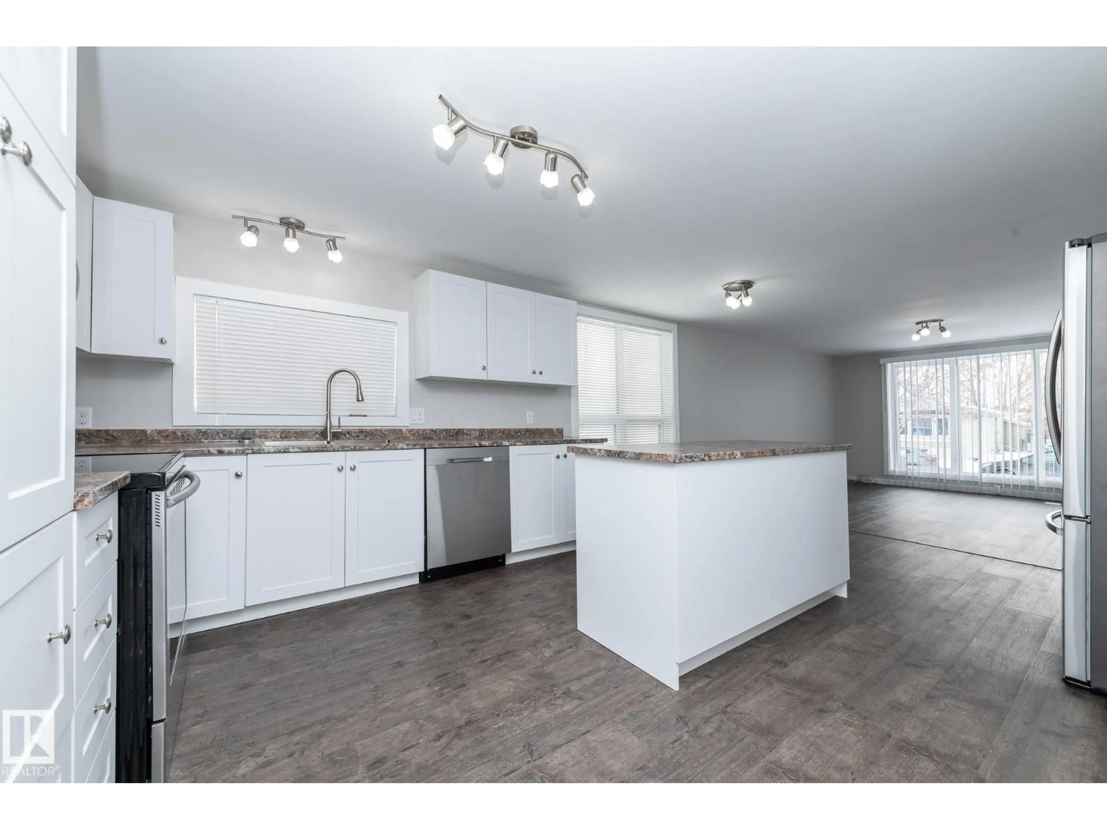 Open concept kitchen, unknown for 191 LEE RIDGE RD, Edmonton Alberta T6K0N1