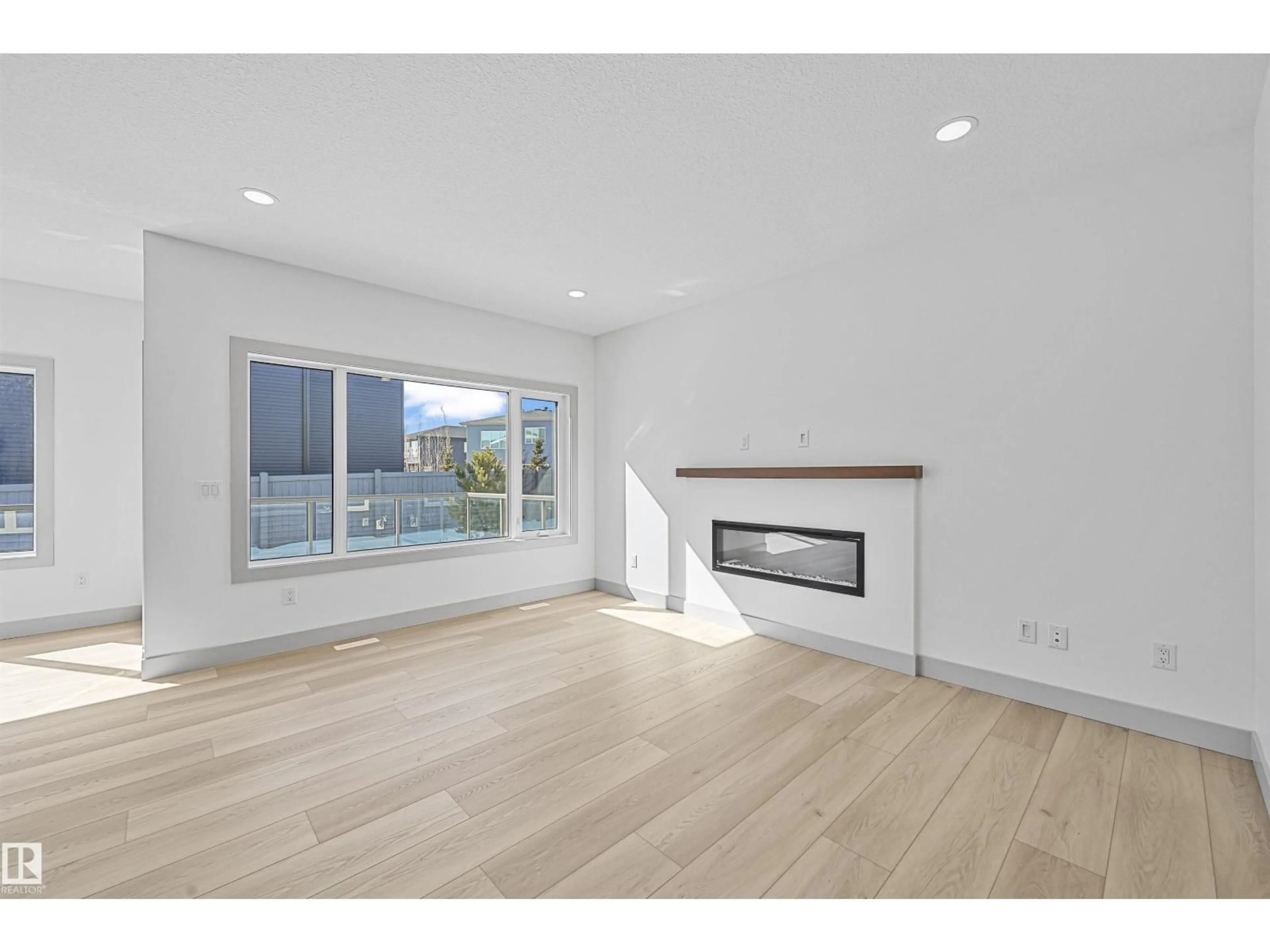 A pic of a room for 6638 KNOX PL, Edmonton Alberta T6W4A1