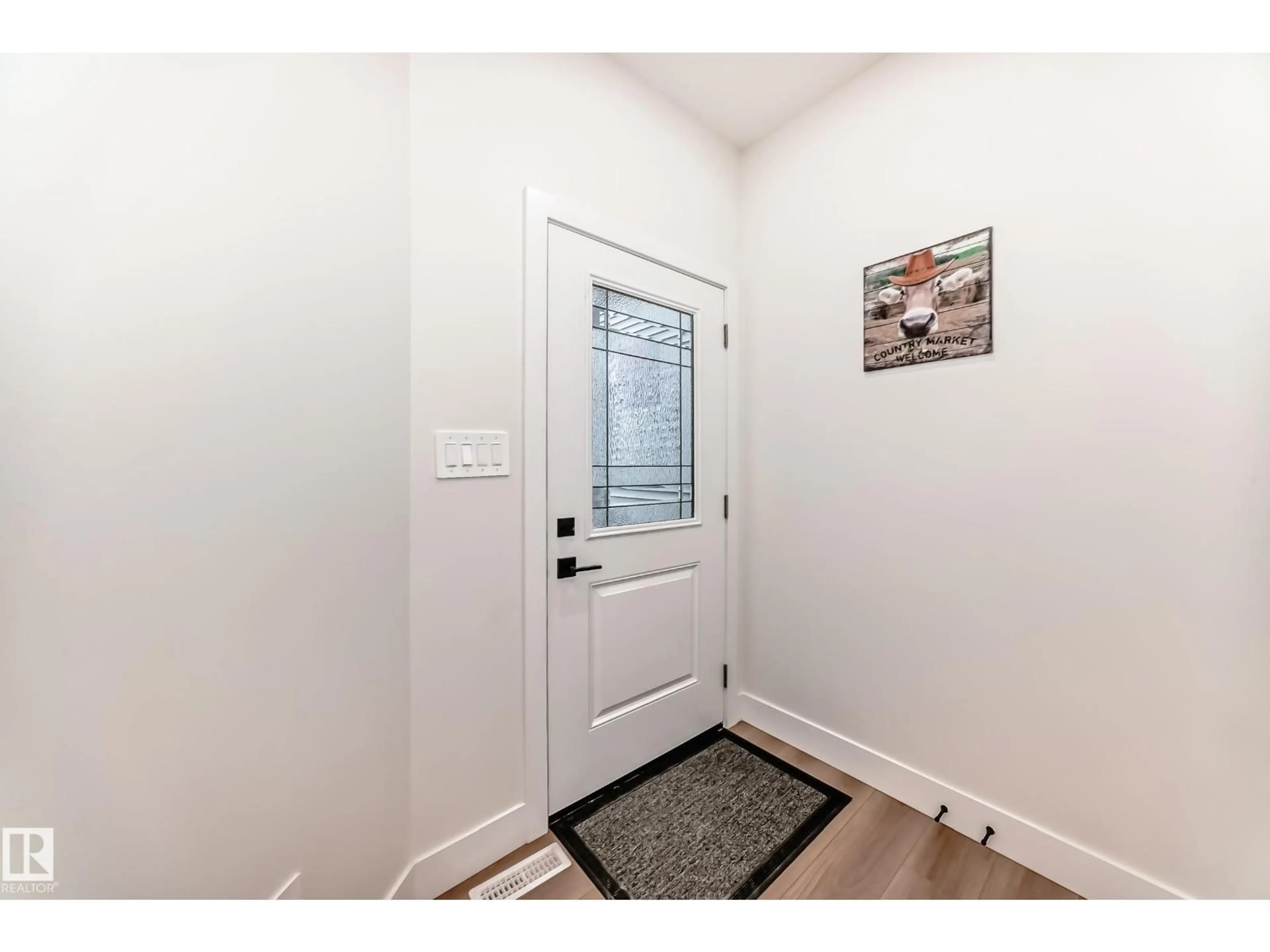 Indoor entryway for 14 EDGEFIELD WY, St. Albert Alberta T8N8A1