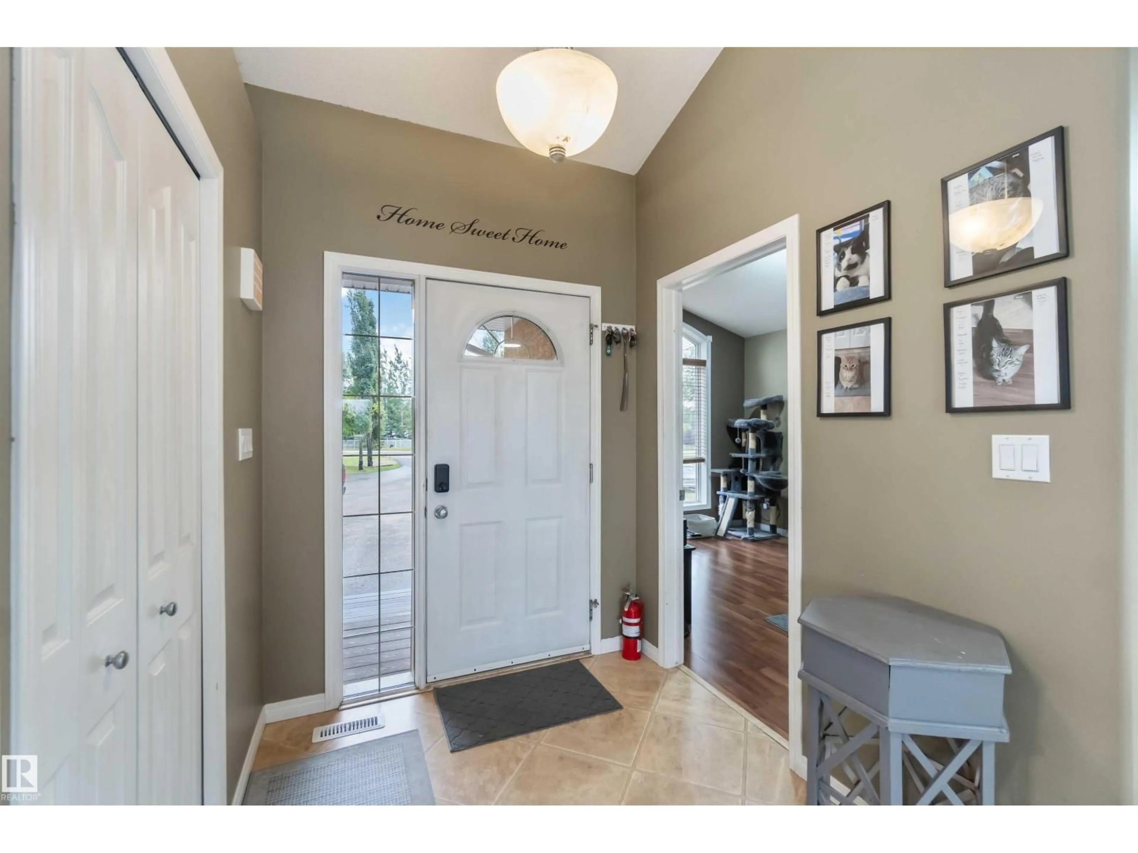 Indoor entryway for 52001 - 38 RGE ROAD 275, Rural Parkland County Alberta T7X3V2