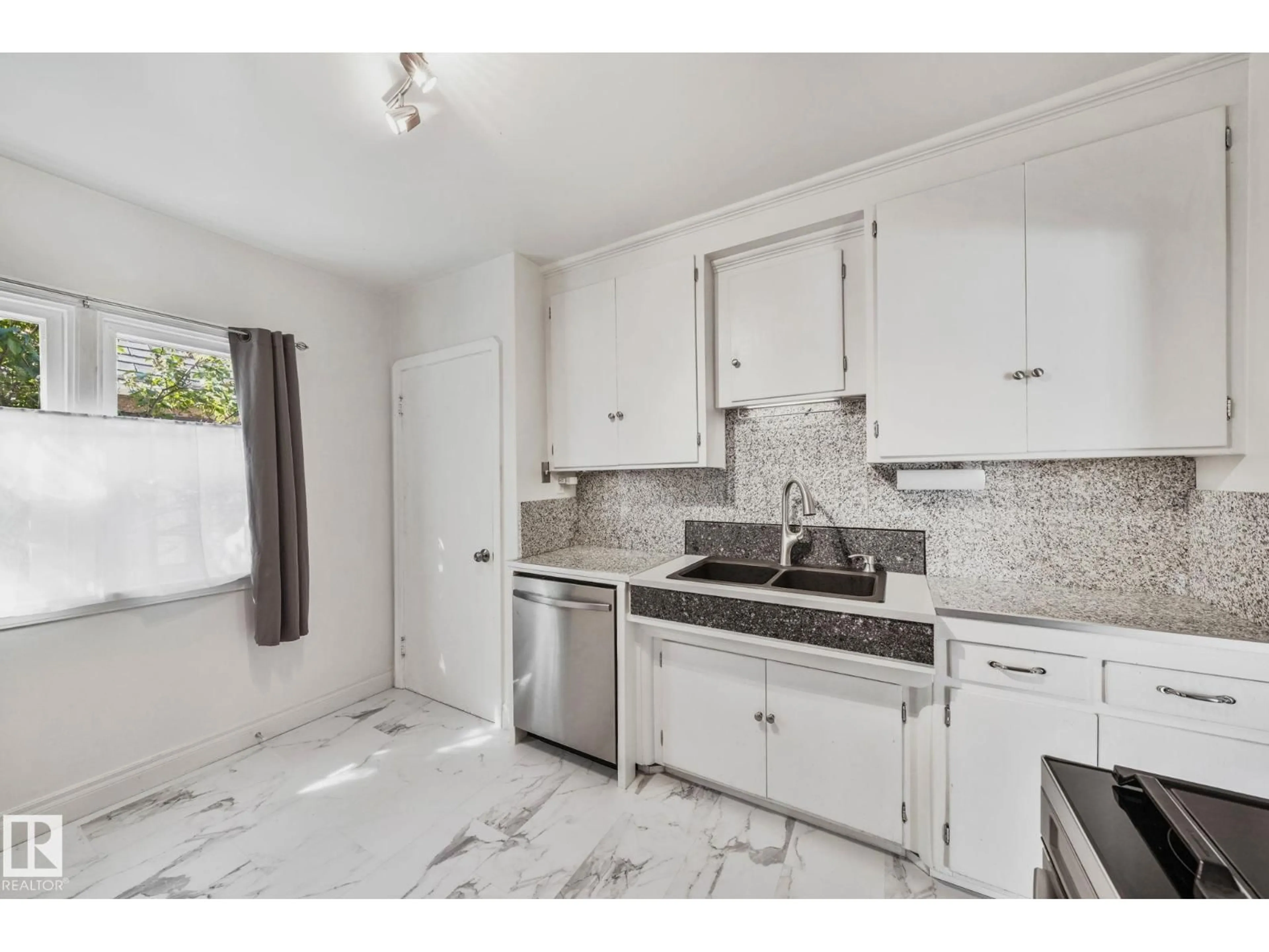Standard kitchen, ceramic/tile floor for 11522 101 ST, Edmonton Alberta T5G0E9