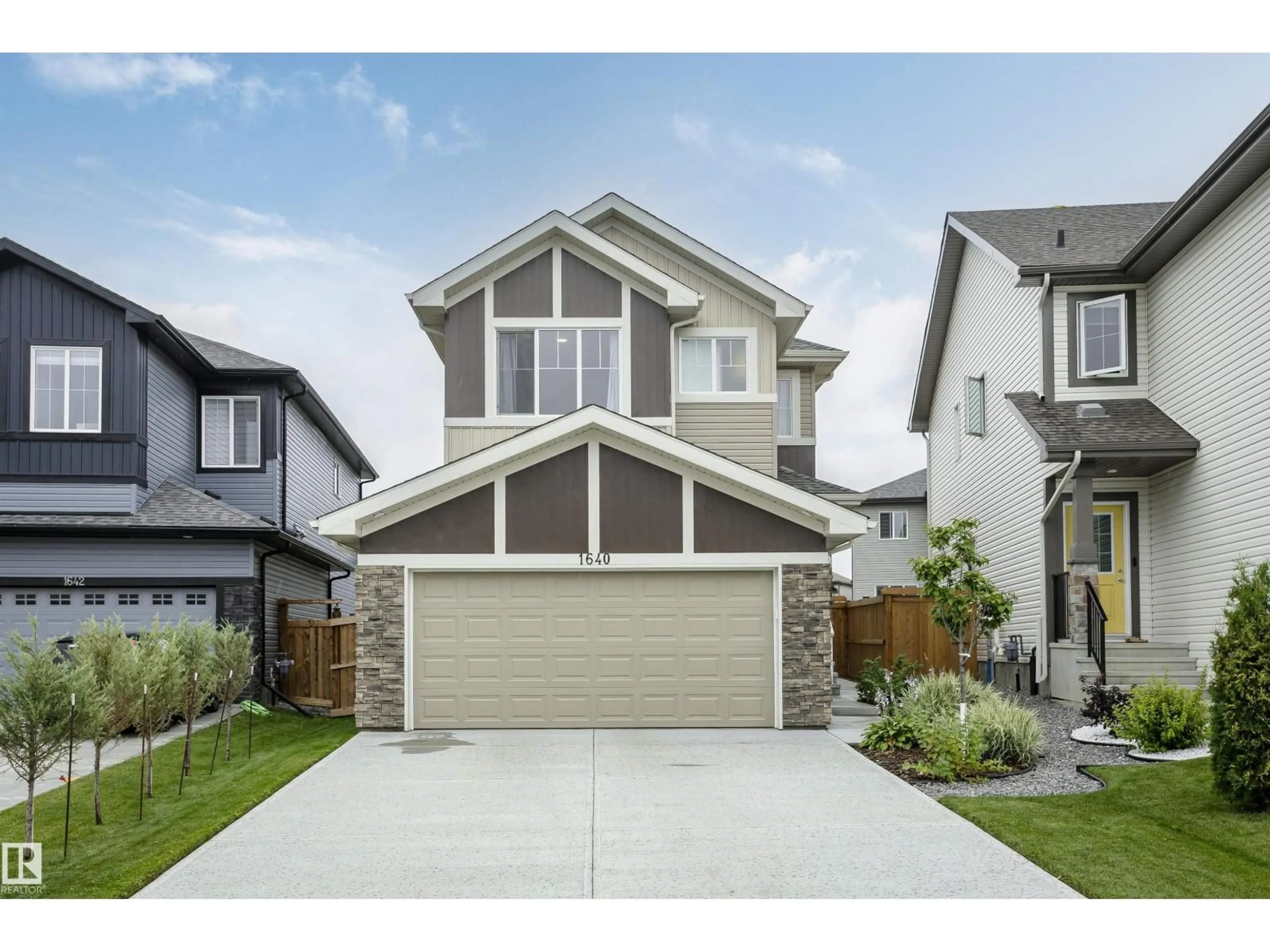 Home with vinyl exterior material, street for 1640 ERKER WY, Edmonton Alberta T6M0Z8