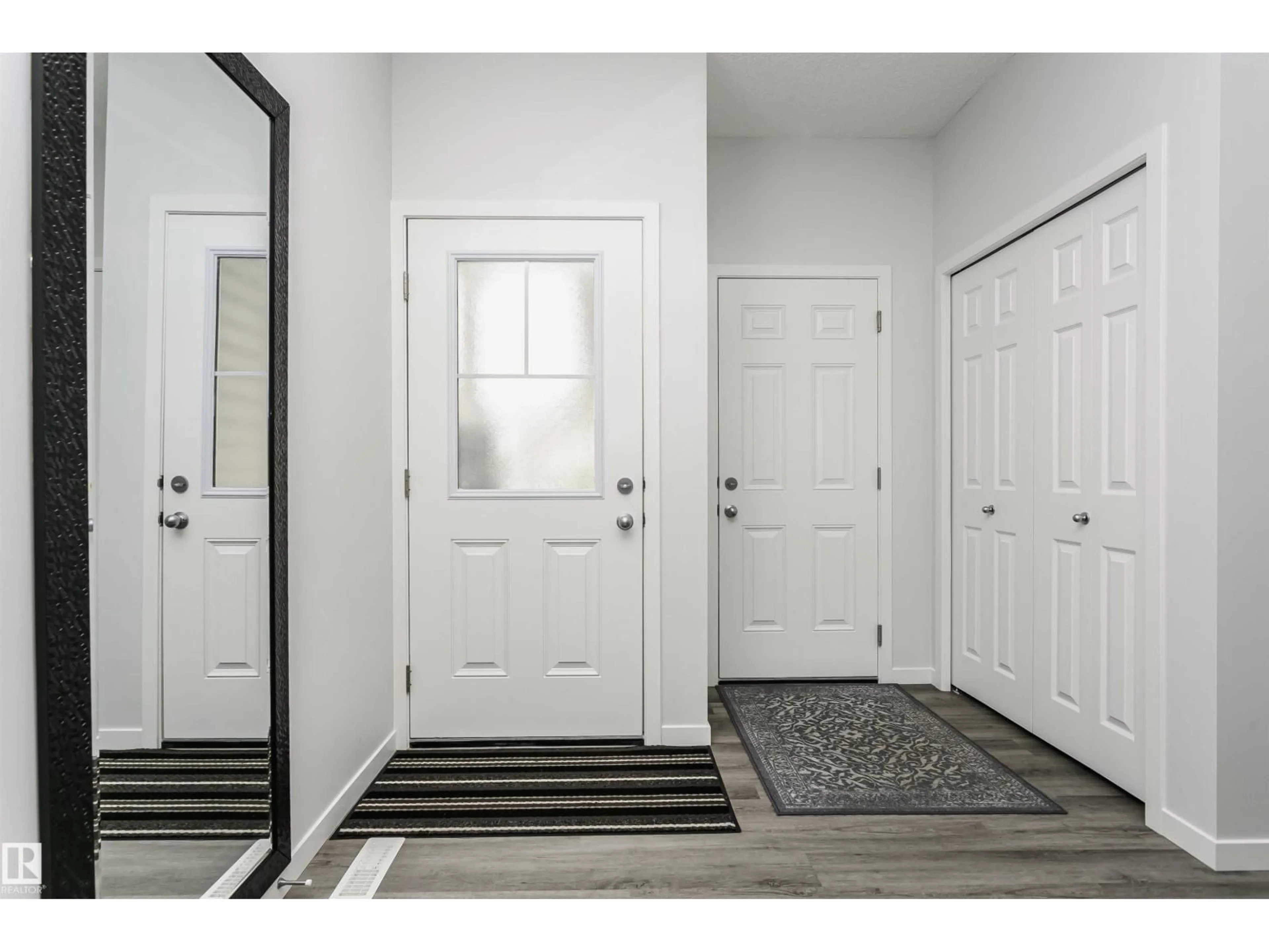 Indoor entryway for 1640 ERKER WY, Edmonton Alberta T6M0Z8