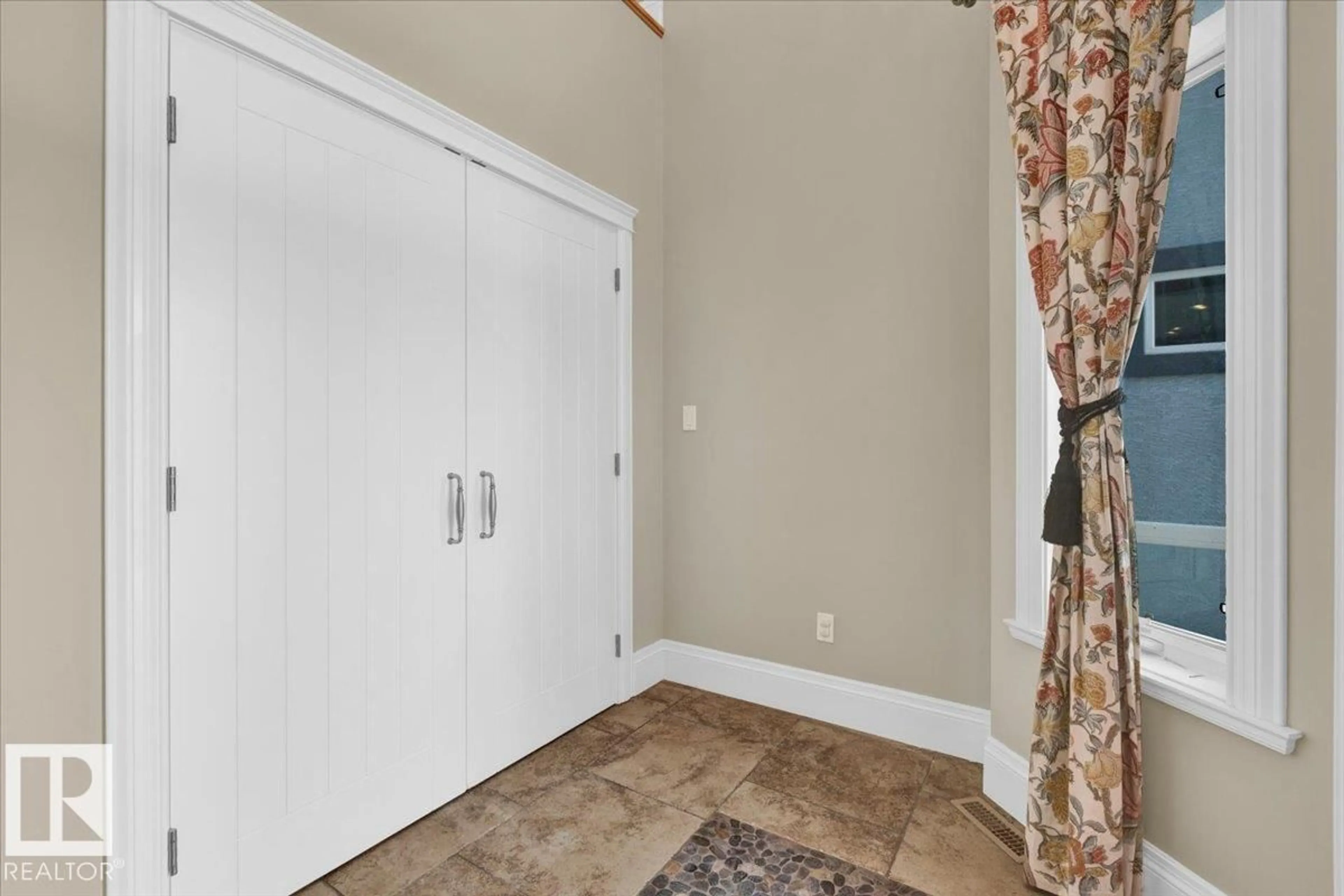 Indoor entryway for 27 KINGDOM PL, Leduc Alberta T9E0J2