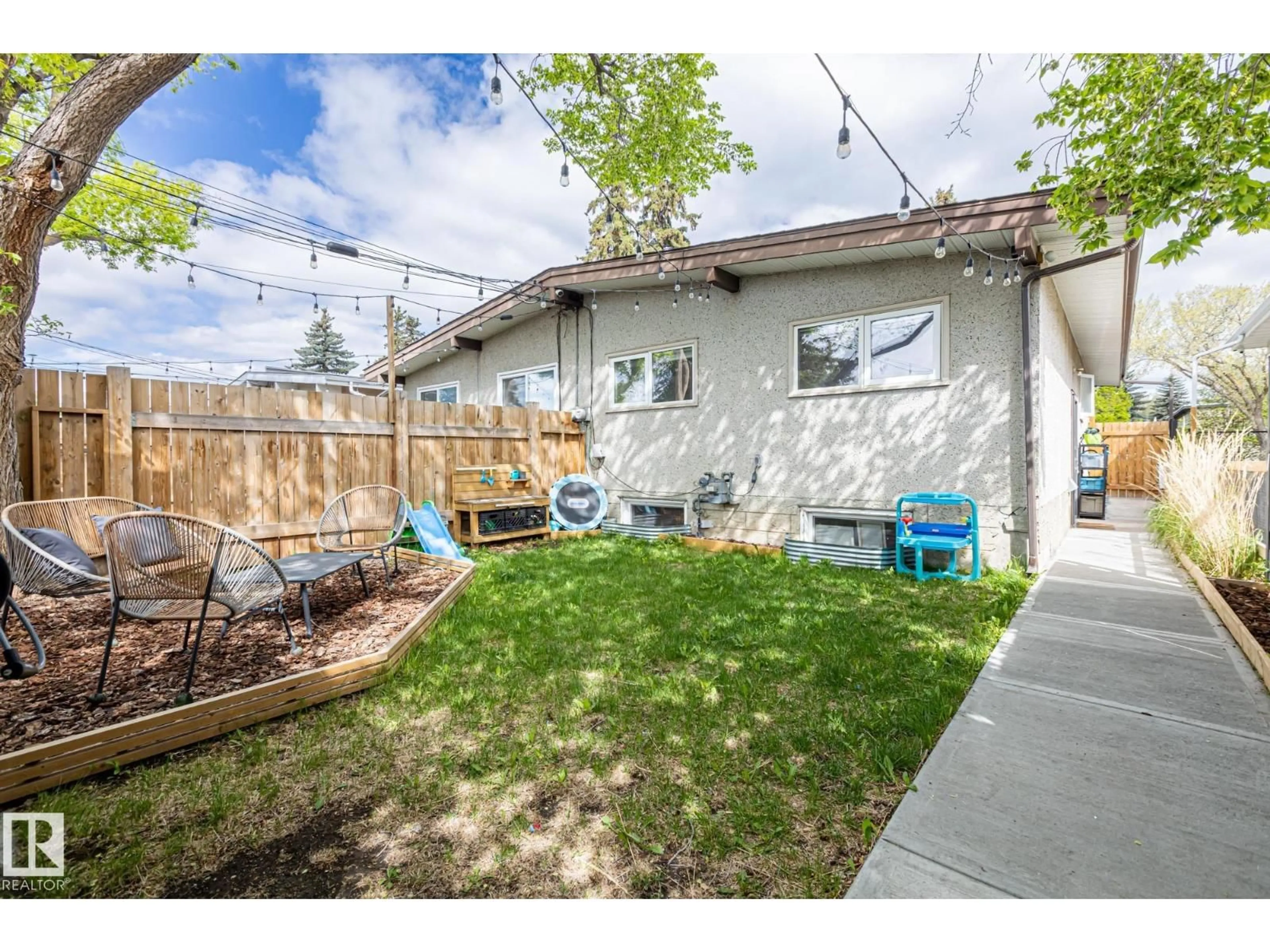 Patio, street for 6903 101 AVE, Edmonton Alberta T6A0H6