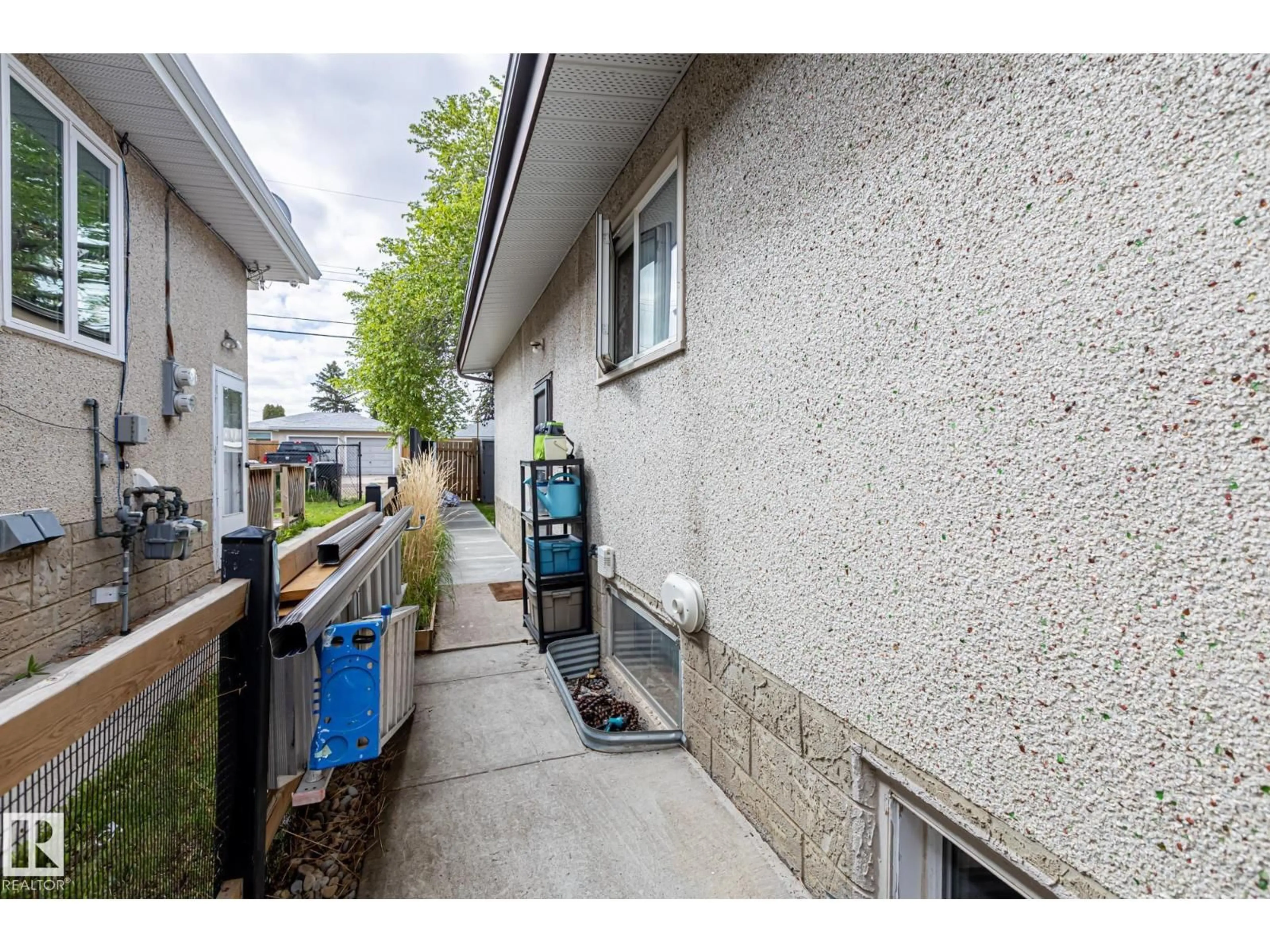 Patio, street for 6903 101 AVE, Edmonton Alberta T6A0H6