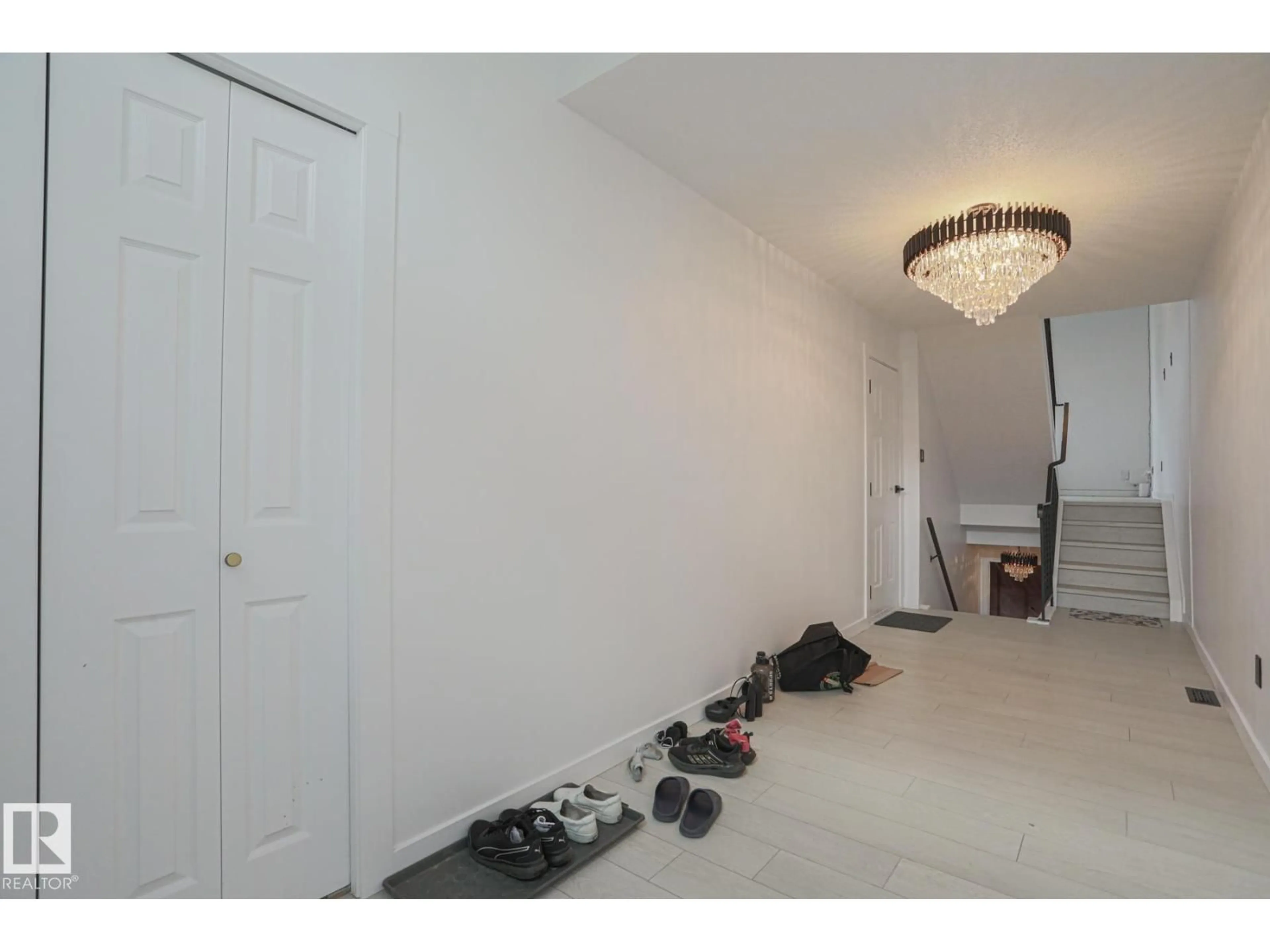 Indoor entryway for #23 - 3811 85 ST, Edmonton Alberta T6K4C2